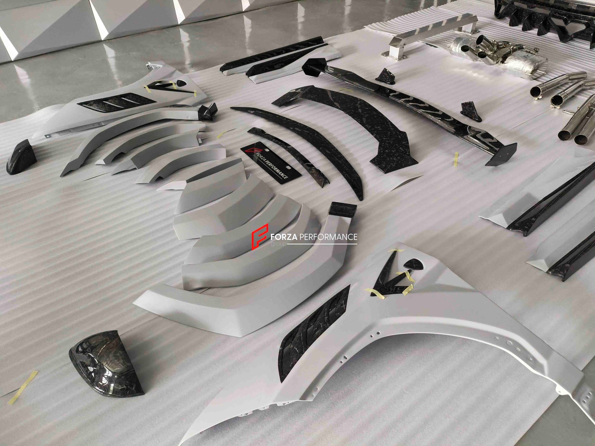 MANSORY STYLE CARBON BODY WITH EXHAUST KIT FOR LAMBORGHINI URUS 2018+