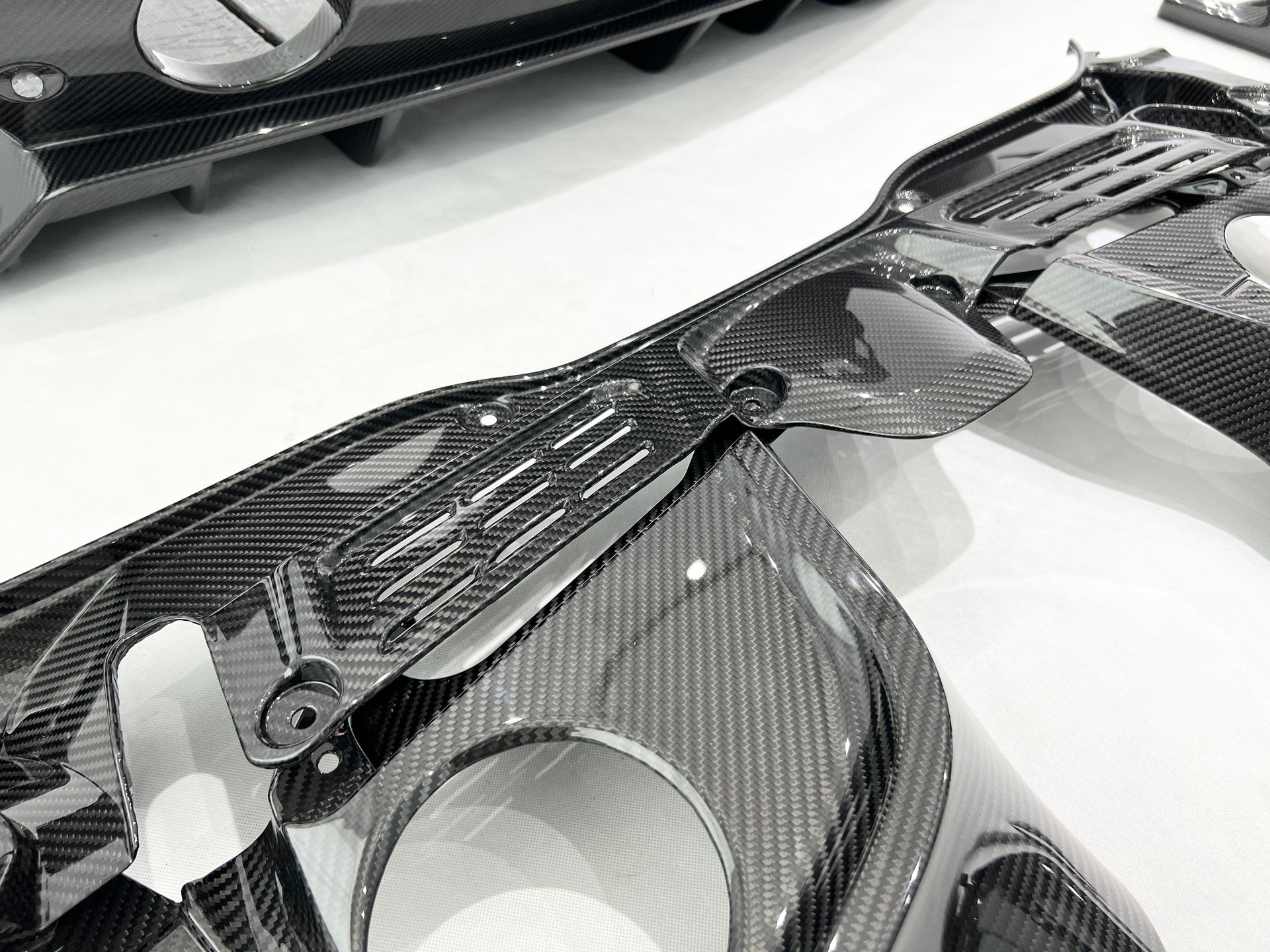 OEM STYLE DRY CARBON BODY KIT FOR MASERATI MC20 2020+