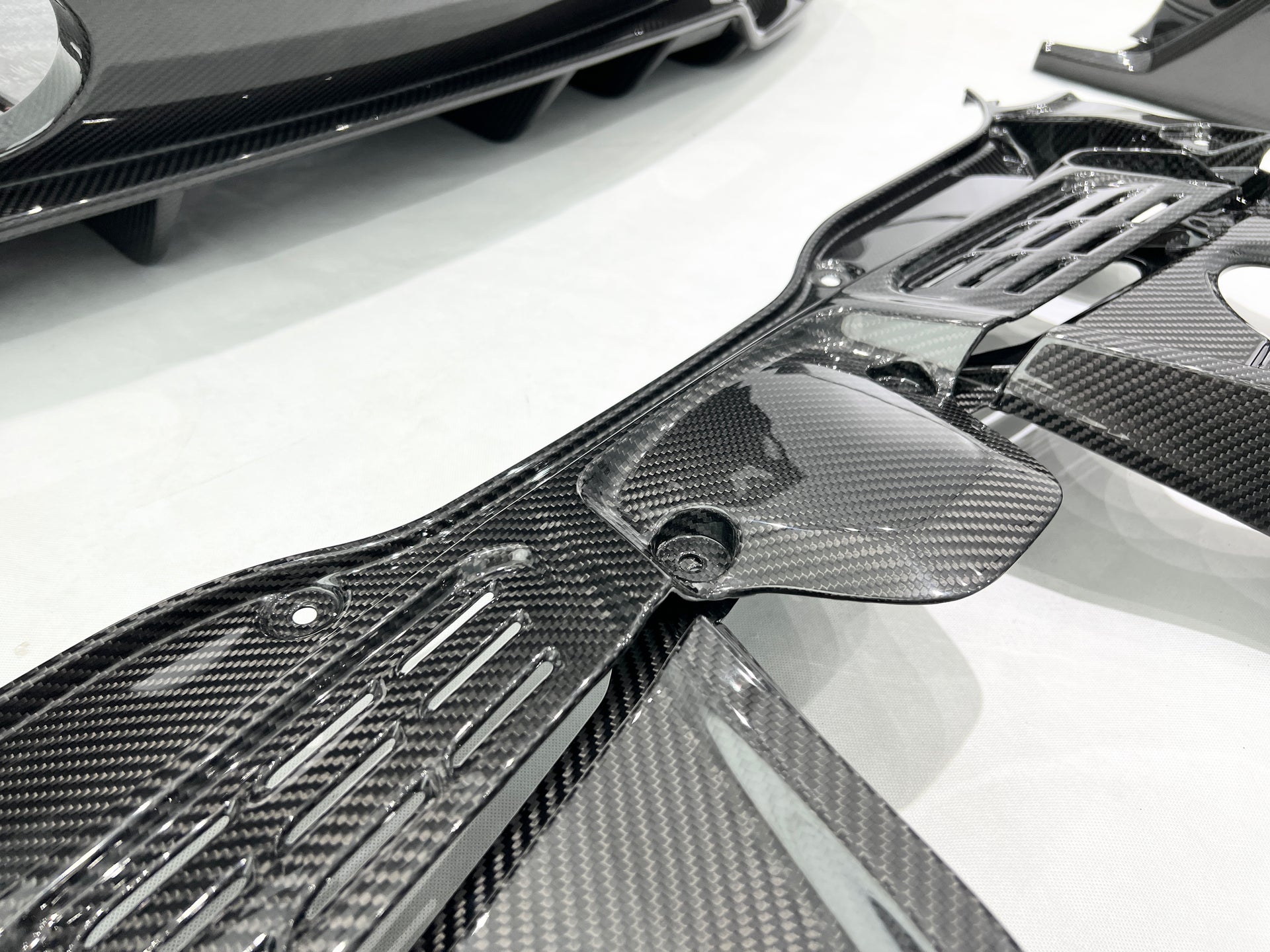 OEM STYLE DRY CARBON BODY KIT FOR MASERATI MC20 2020+