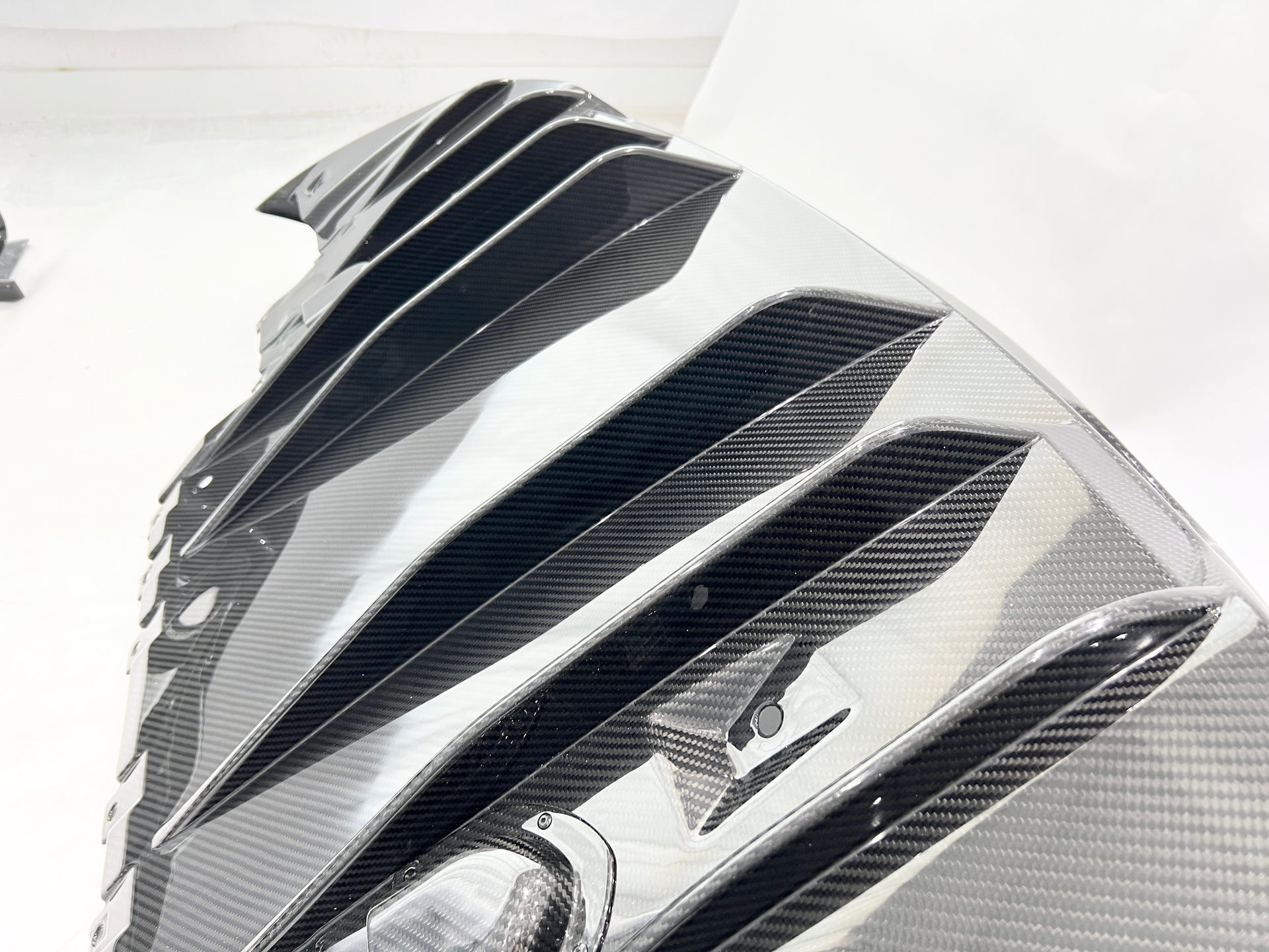 OEM STYLE DRY CARBON BODY KIT FOR MASERATI MC20 2020+