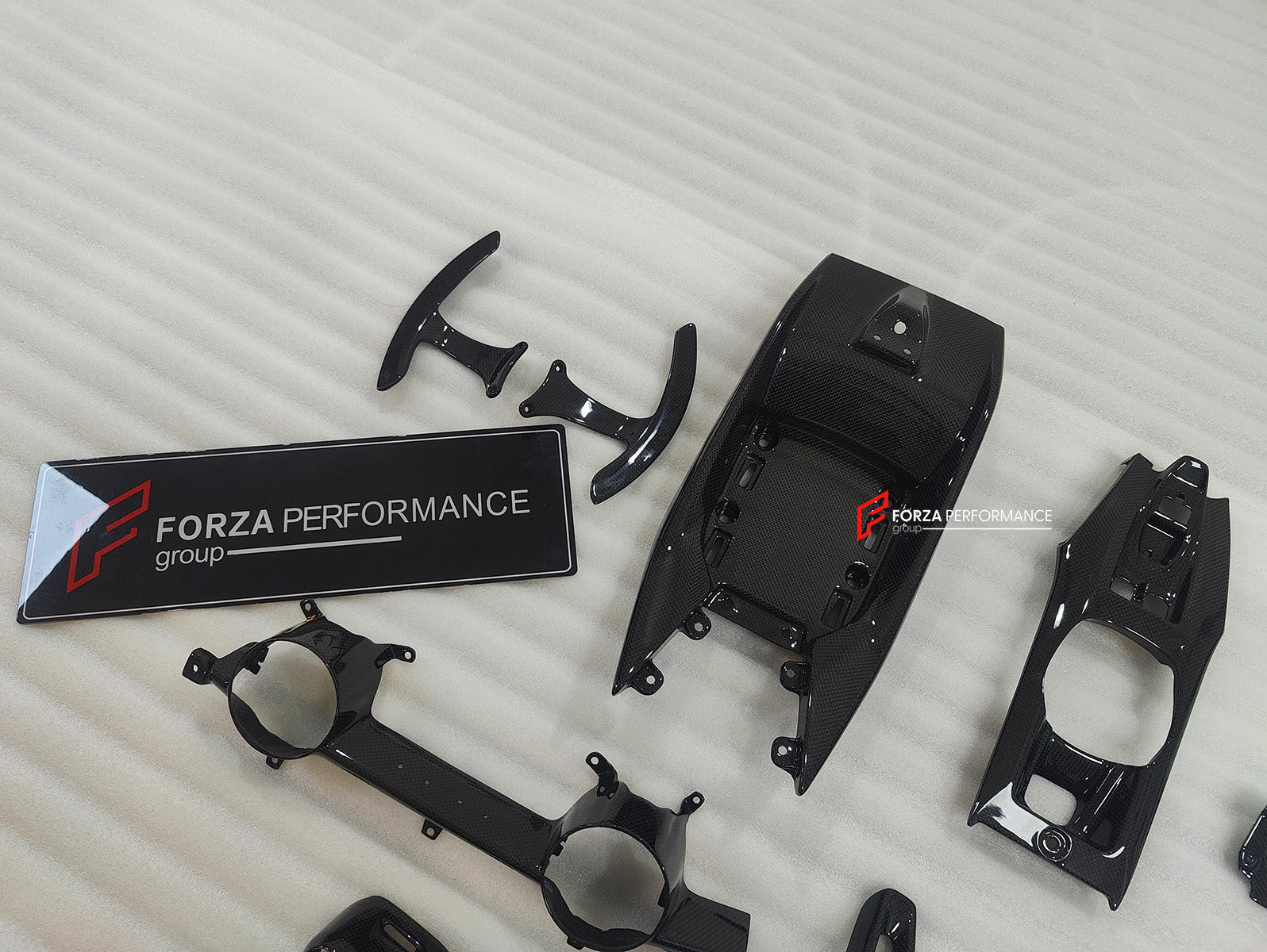OEM DRY CARBON INTERIOR PARTS for FERRARI 812 SUPERFAST | GTS 2017 +
Set includes:
Dashboard Trims
Shift Paddles
Centre Console Box
Material: Dry Carbon
Note: Professional installation is required.
Contact us for pricing.