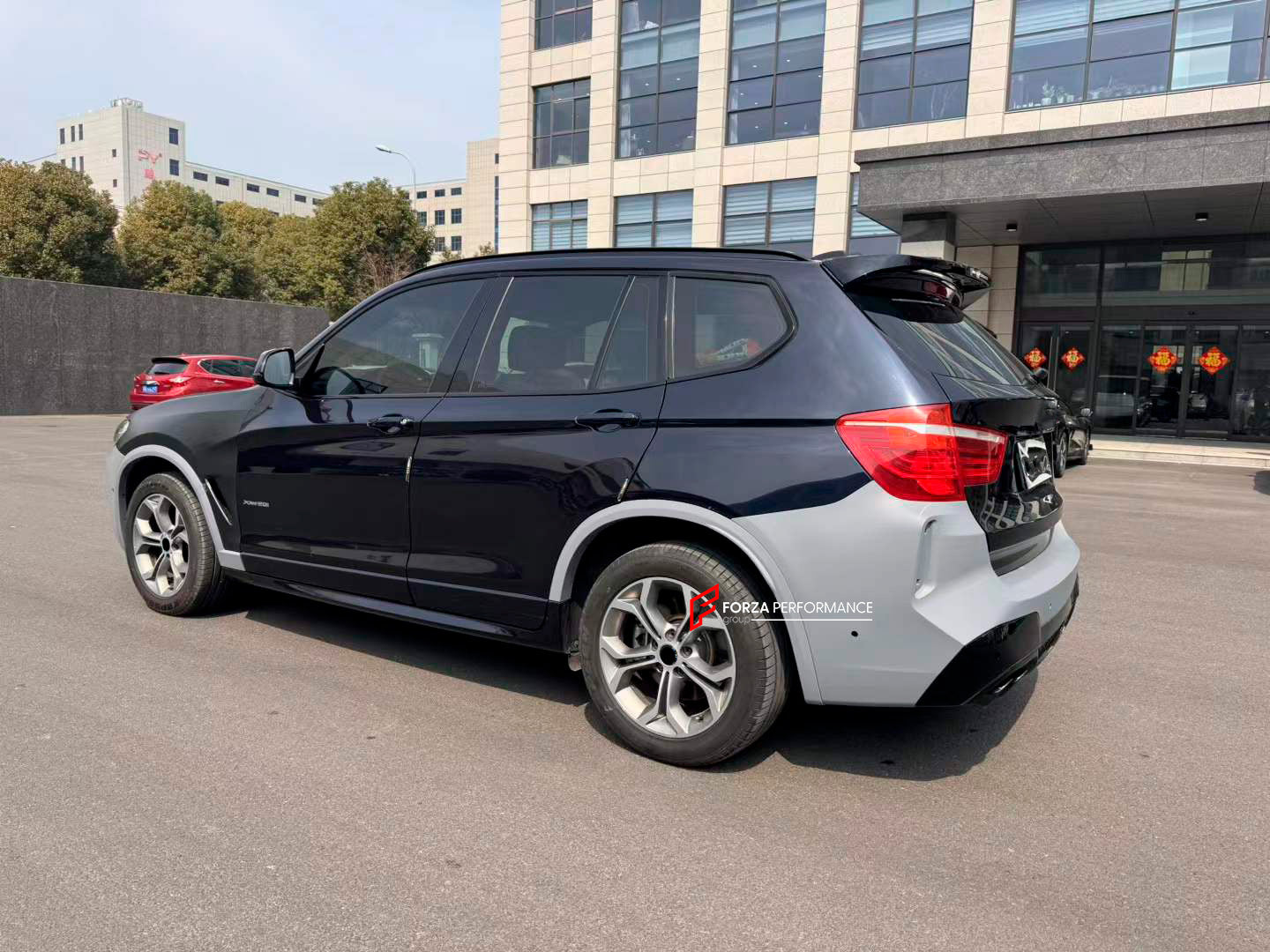 UPGRADE BODY KIT for BMW X3 G01 upgrade to X3M F97
Set includes:
Front Lip
Front Bumper Assembly
Grille
Fender Flares
Rear Spoiler
Rear Bumper
Rear Diffuser
Exhaust Tips
Material: Plastic
Note:Professional installation is required.