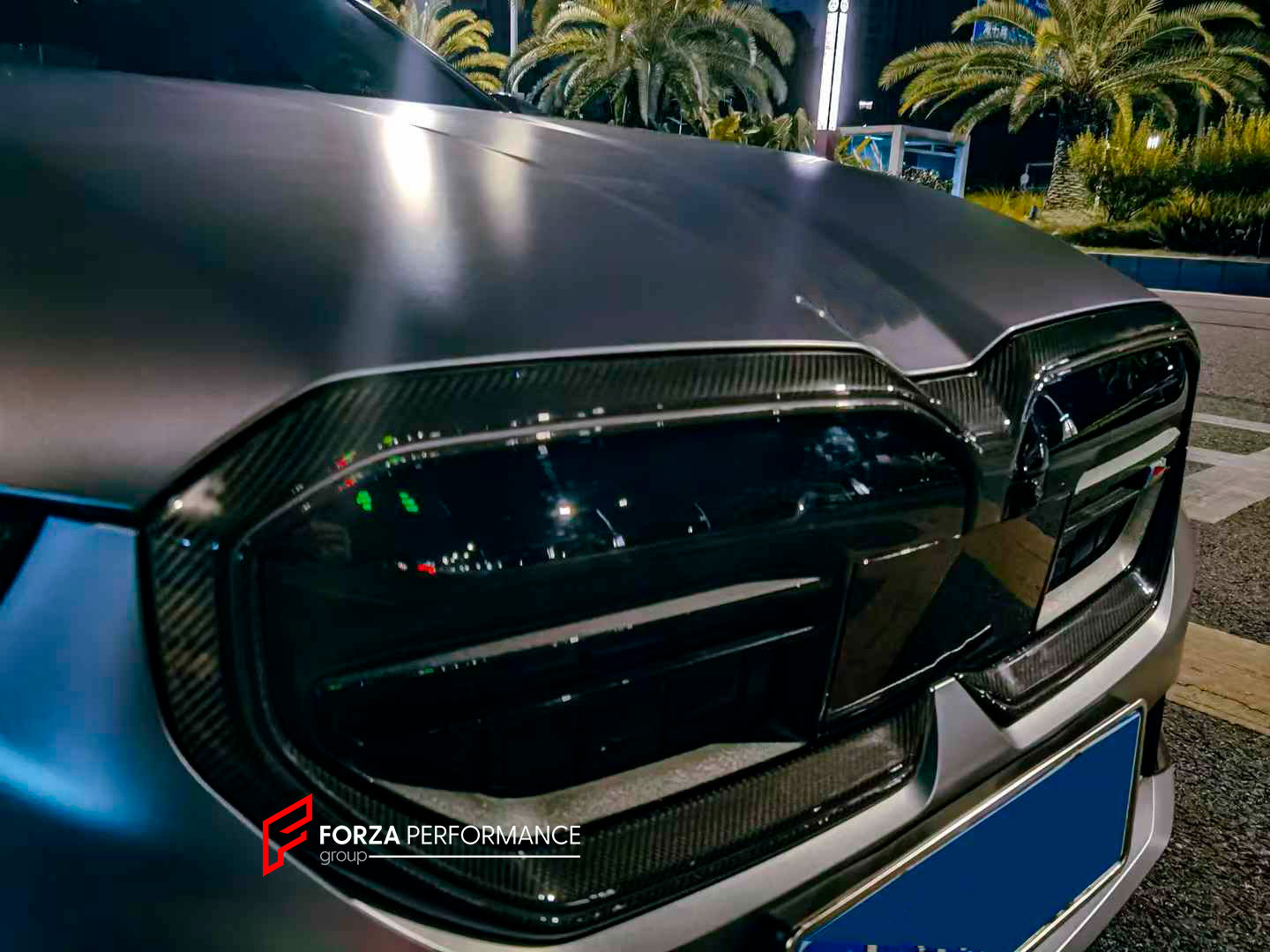 UPGRADE DRY CARBON FRONT GRILLE for BMW 5 SERIES G60 G68 2023+
Set includes:
Front Grille 
Material: Carbon Fiber with Plastic
Note: Professional installation is required.