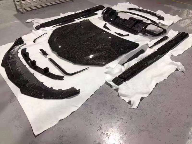 DRY CARBON BODY KIT FOR LAMBORGHINI URUS R-Style
Set includes:
Front Lip
Hood
Fender Flares
Side Skirts
Rear Spoiler
Rear Diffuser
Material: Dry Carbon
Note: Professional installation is required