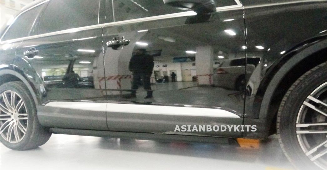 ELECTRIC DEPLOYABLE RUNNING BOARDS for AUDI Q7 4M 2015 - 2019  Set includes:  Side Step Bars Electric Motors with Brackets Fixing Accessories/Wires with the Control Unit