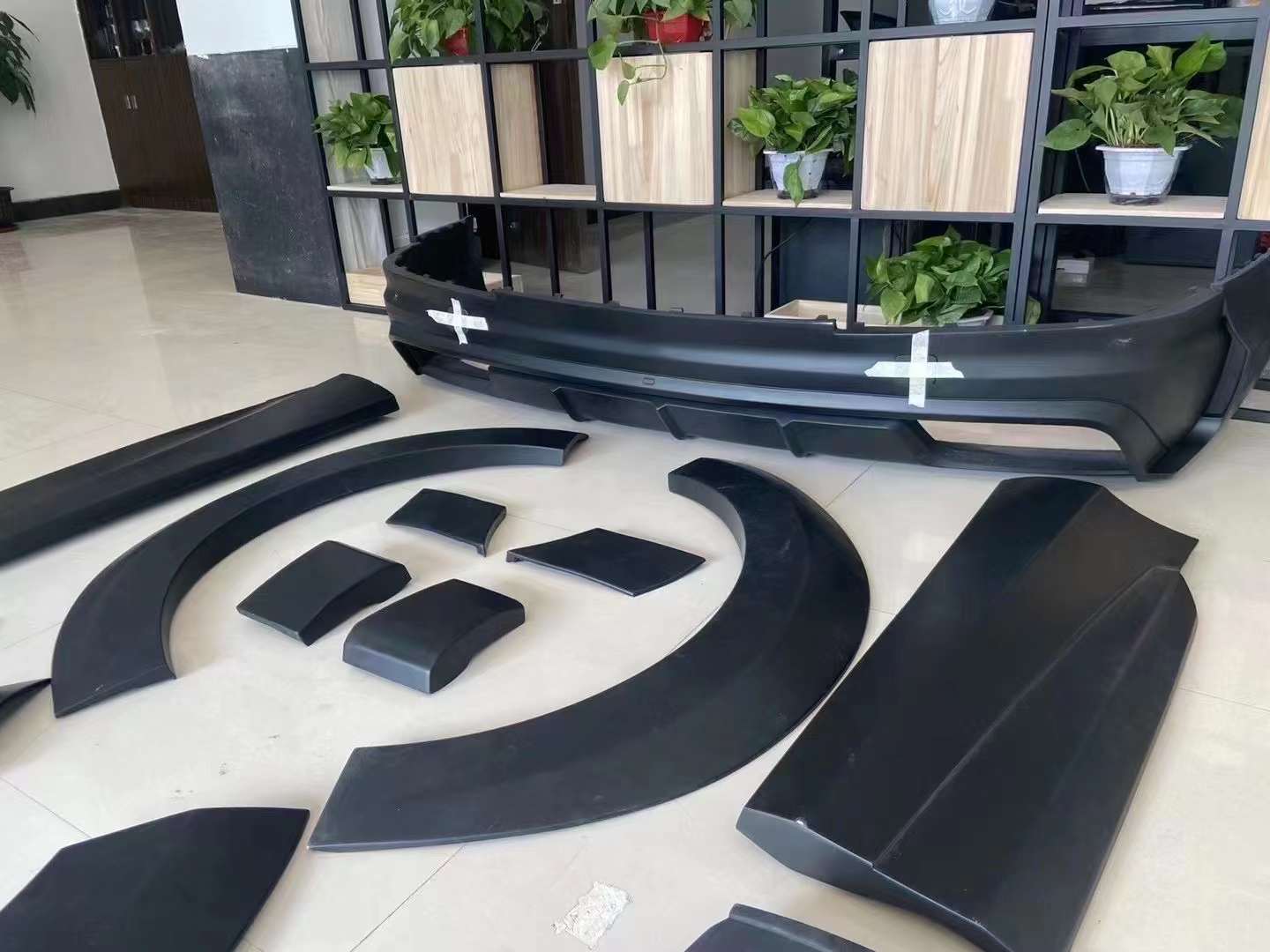 WIDE BODY KIT for AUDI Q7 4M 2015 - 2019  Set includes:  Front Bumper Side Skirts Fender Flares Rear Bumper