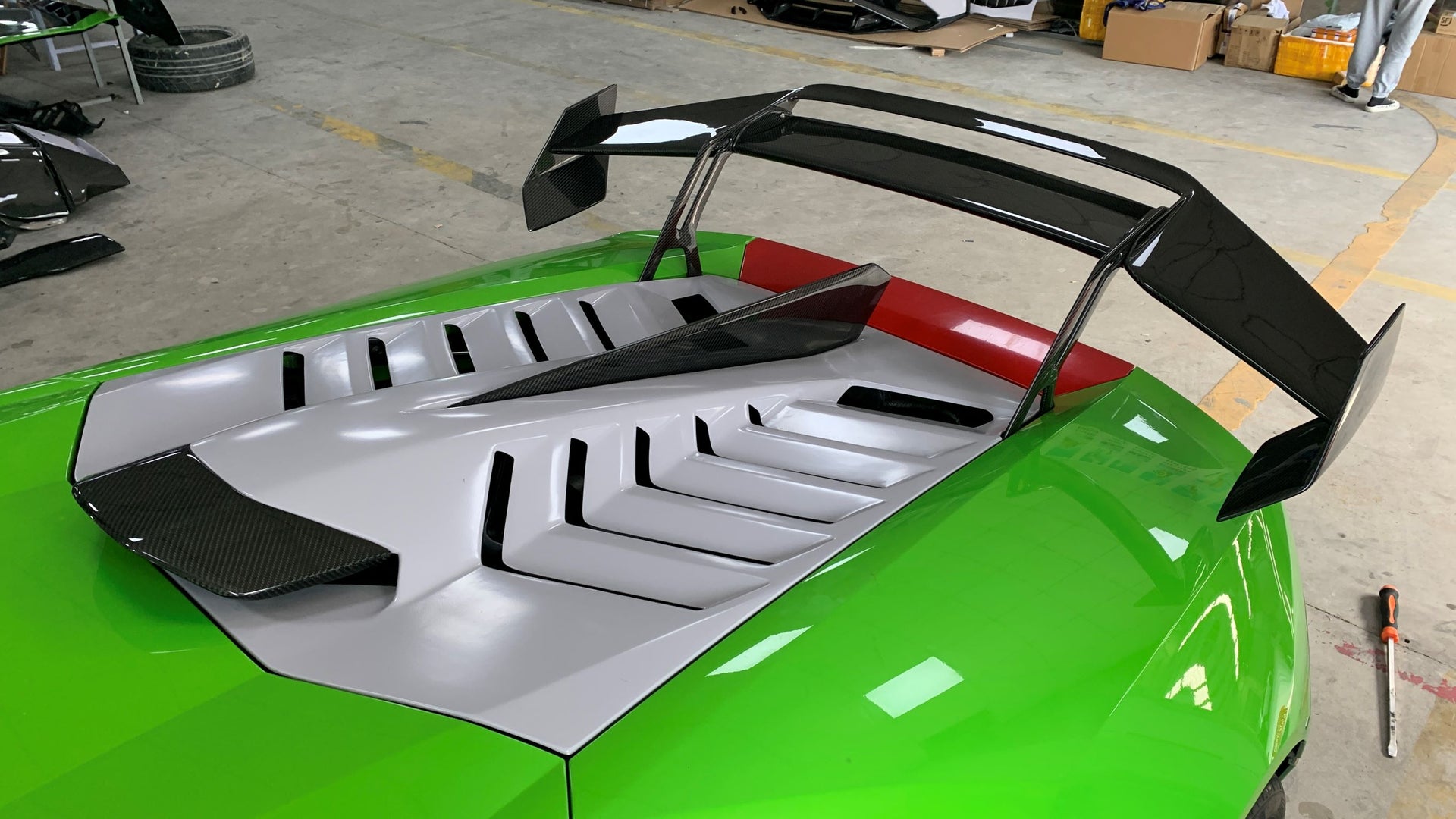 Conversion STO BODYKIT for Lamborghini Huracan LP580 - 610 2013-2016  Set include: Front bumper Front hood Front fenders Side skirts Rear Bumper Rear hood with Air intake Rear Spoiler Exhaust system STO badge Material: dry carbon with primer