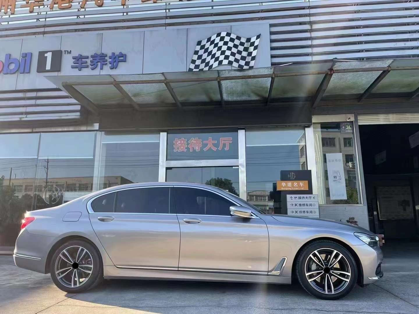 CONVERSION BODY KIT FOR BMW 7 SERIES G12 2016 - 2019 UPGRADE to BMW 7 SERIES G12 FACELIFT 2020 - 2022
Set includes:
Front Bumper Assembly
Hood / Bonnet
Front Fenders
Front Grille
Headlights
Side Skirts
Rear Bumper Assembly
Tail Lights
Rear Diffuser with Exhaust tips
Material: Fiberglass
Note: Professional installation is required. Headlights fit only if you have led headlights, not laser