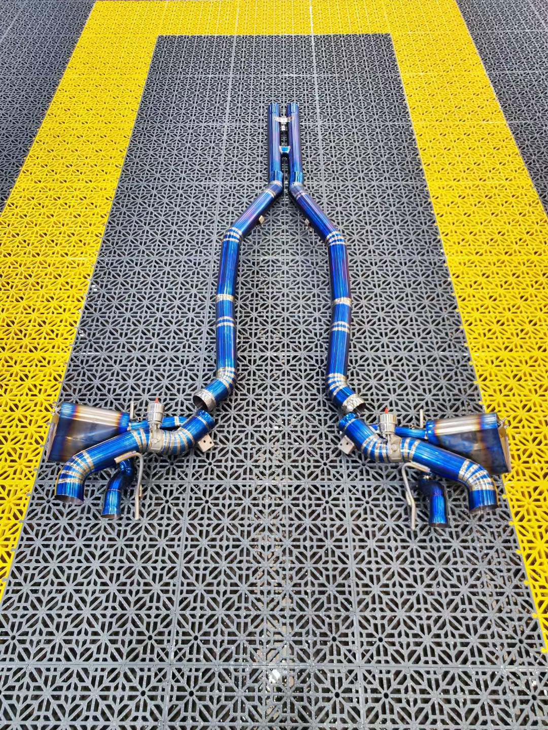 Exhaust System For Ferrari F12 V1