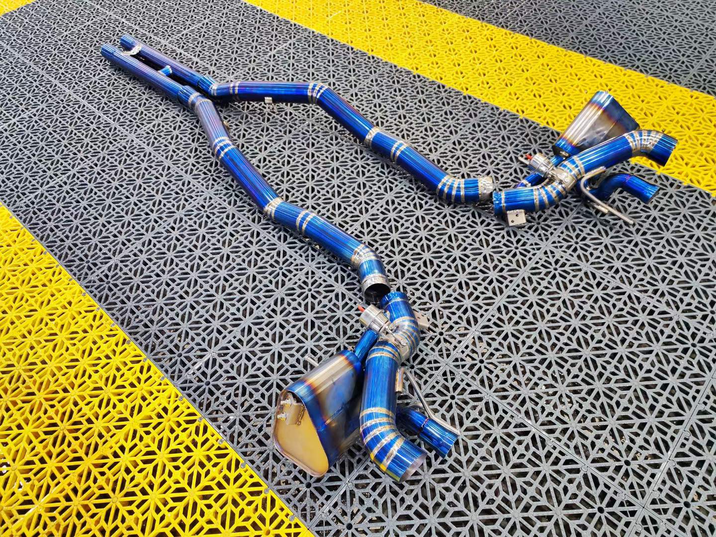 Exhaust System For Ferrari F12 V1