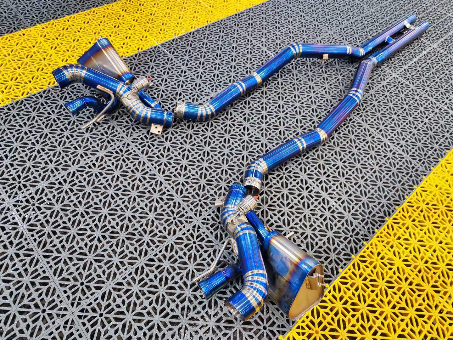 Exhaust System For Ferrari F12 V1