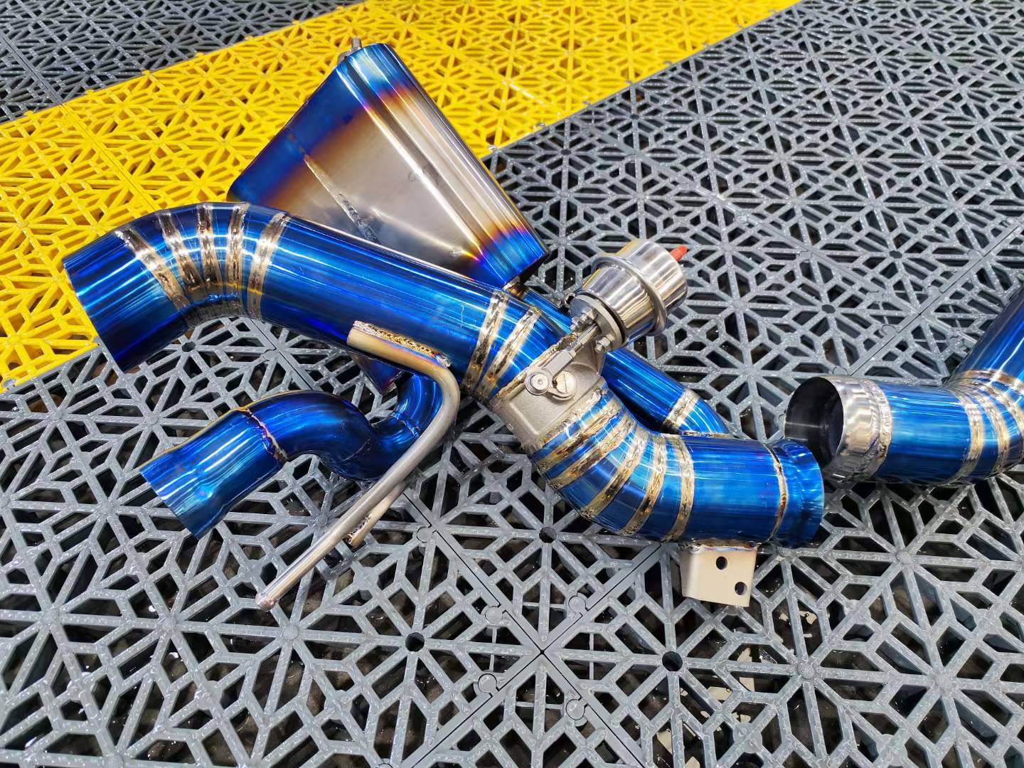 Exhaust System For Ferrari F12 V1