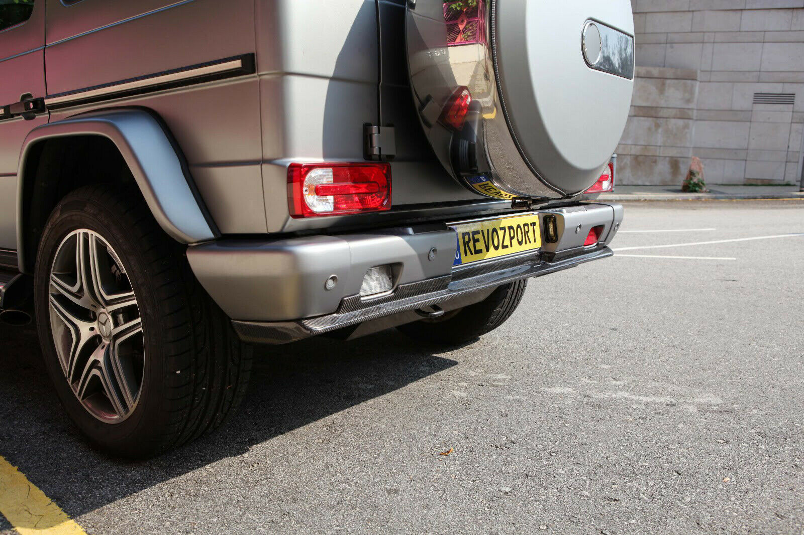 REVOZPORT CARBON FIBER REAR DIFFUSER for MERCEDES BENZ G class G63 G65 2004 - 2017