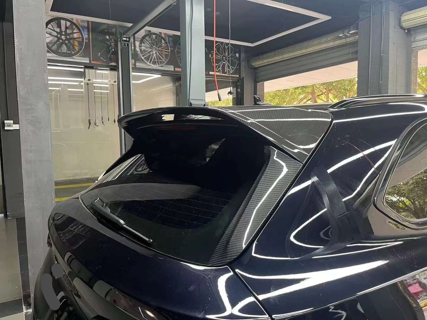 CARBON BODY KIT for BENTLEY BENTAYGA 2020+  Set includes:  Front Lip Side Skirts Rear Diffuser Spoiler