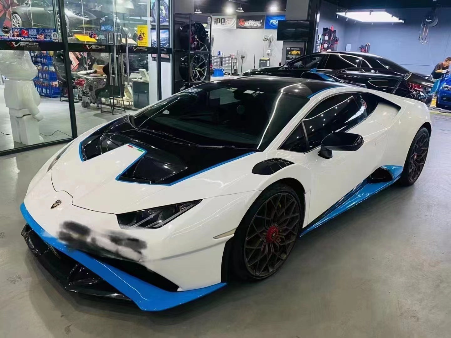 Conversion STO BODYKIT for Lamborghini Huracan LP580 - 610 2013-2016  Set include: Front bumper Front hood Front fenders Side skirts Rear Bumper Rear hood with Air intake Rear Spoiler Exhaust system STO badge Material: dry carbon with primer