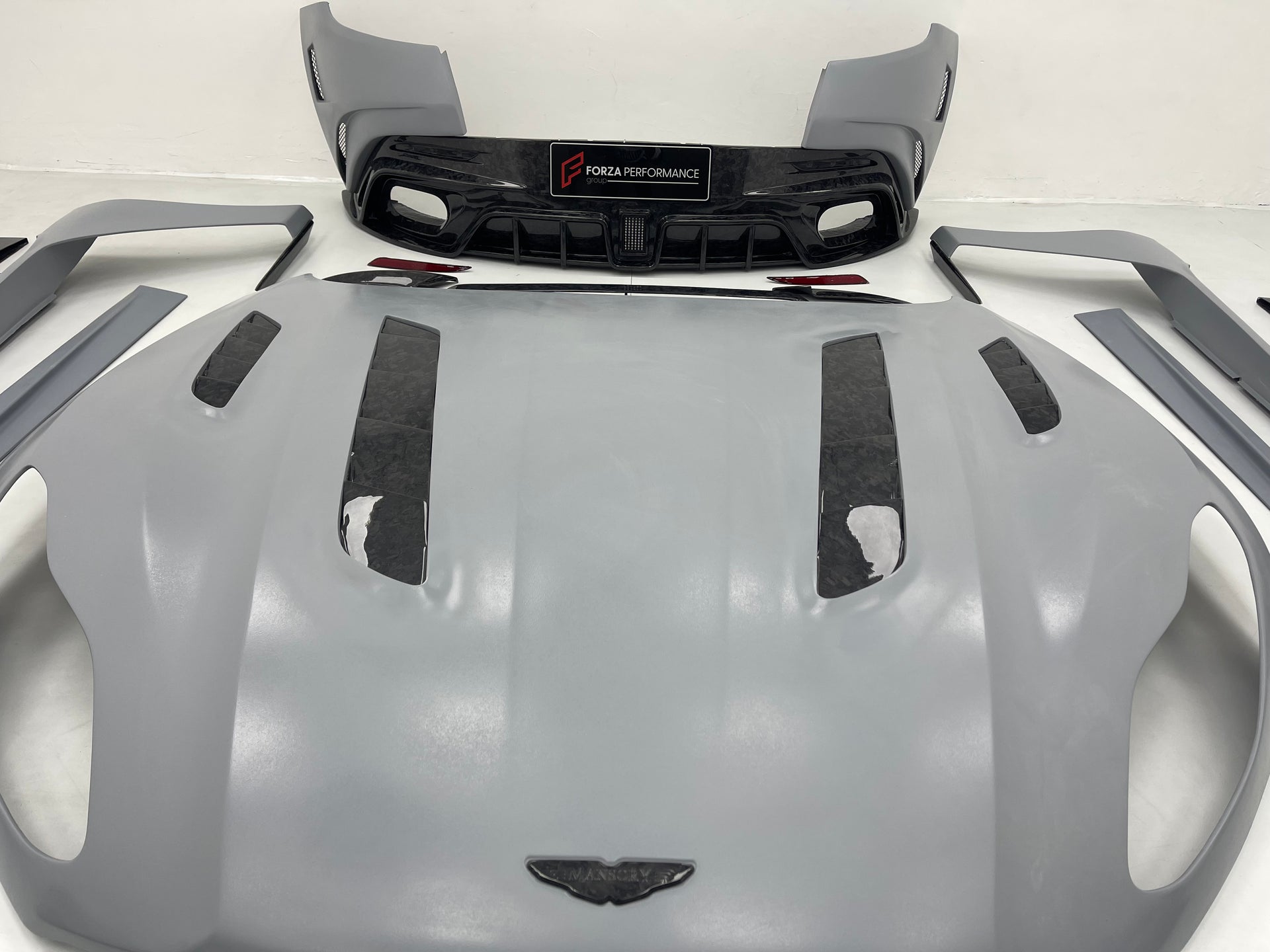 MANSORY CYRUS FORGED CARBON BODY KIT FOR ASTON MARTIN DB 11