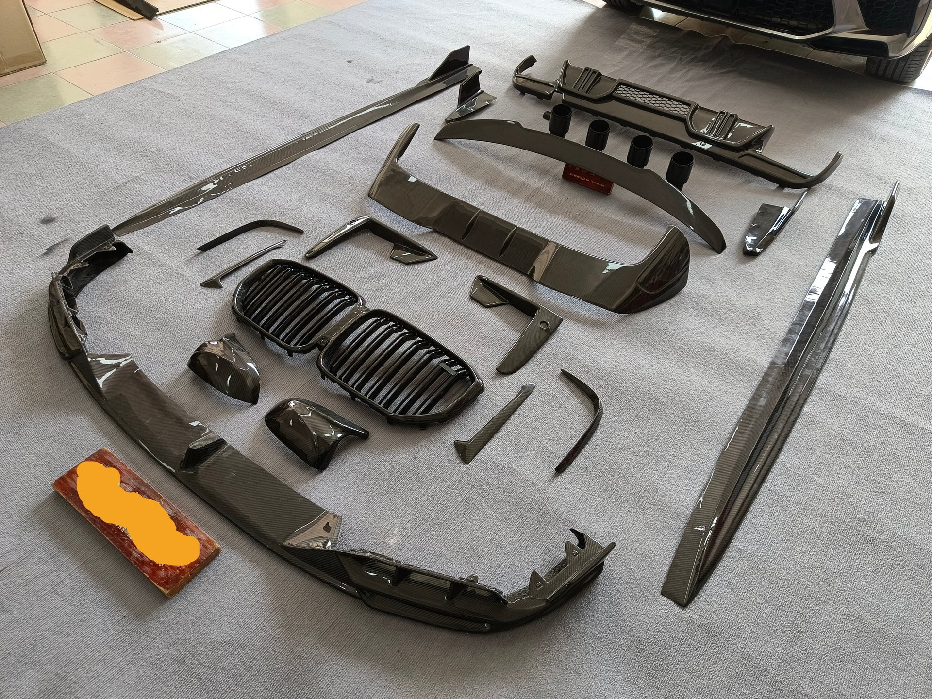DRY CARBON BODY KIT for BMW X5M F95 2020 - 2023  Set includes:  Front Lip Front Canards Side Skirts Roof Spoiler Rear Spoiler Rear Diffuser