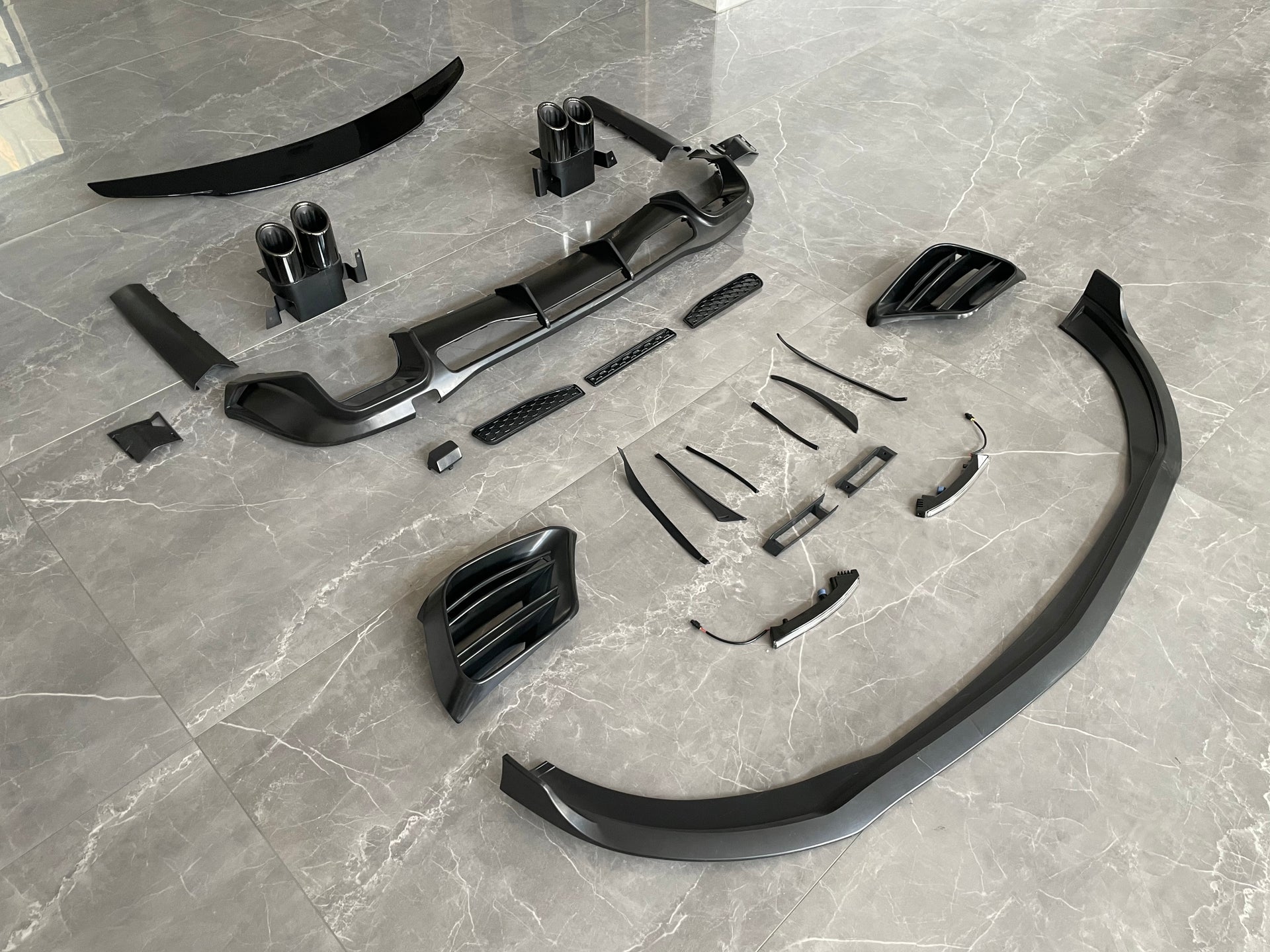 BODY KIT FOR MERCEDES BENZ S CLASS W223 2021+
Set includes:
Front Lip
Front Bumper Splitters
Spoiler
Rear Diffuser With Exhaust Tips
Material: Plastic PP
Note: Professional installation is required