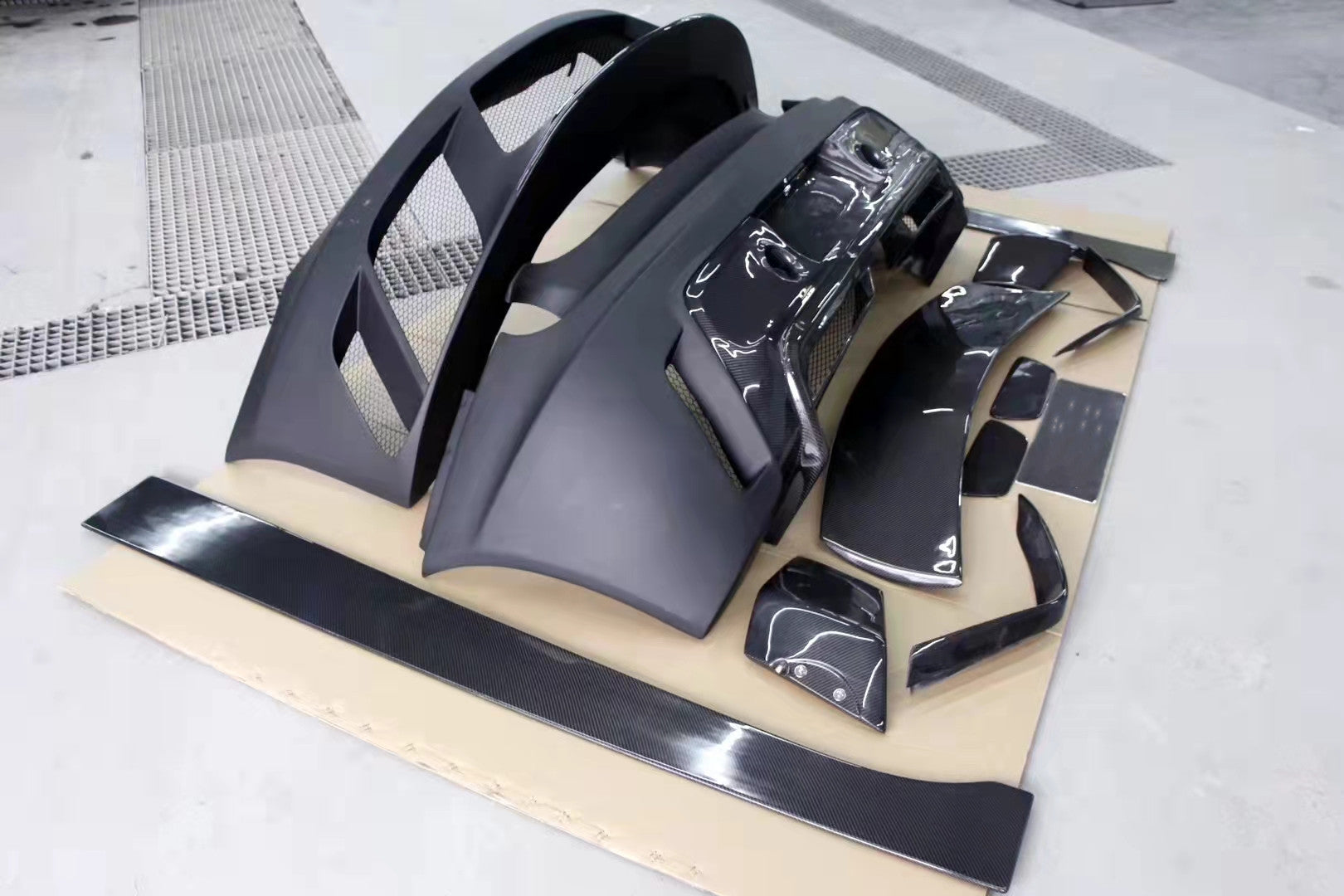 CARBON FIBER BODY KIT for LOTUS EVORA S 2009 - 2021
Set includes:
Front Bumper
Side Skirts
Rear Spoiler
Rear Bumper
Material: Carbon Fiber
Note: Professional installation is required.