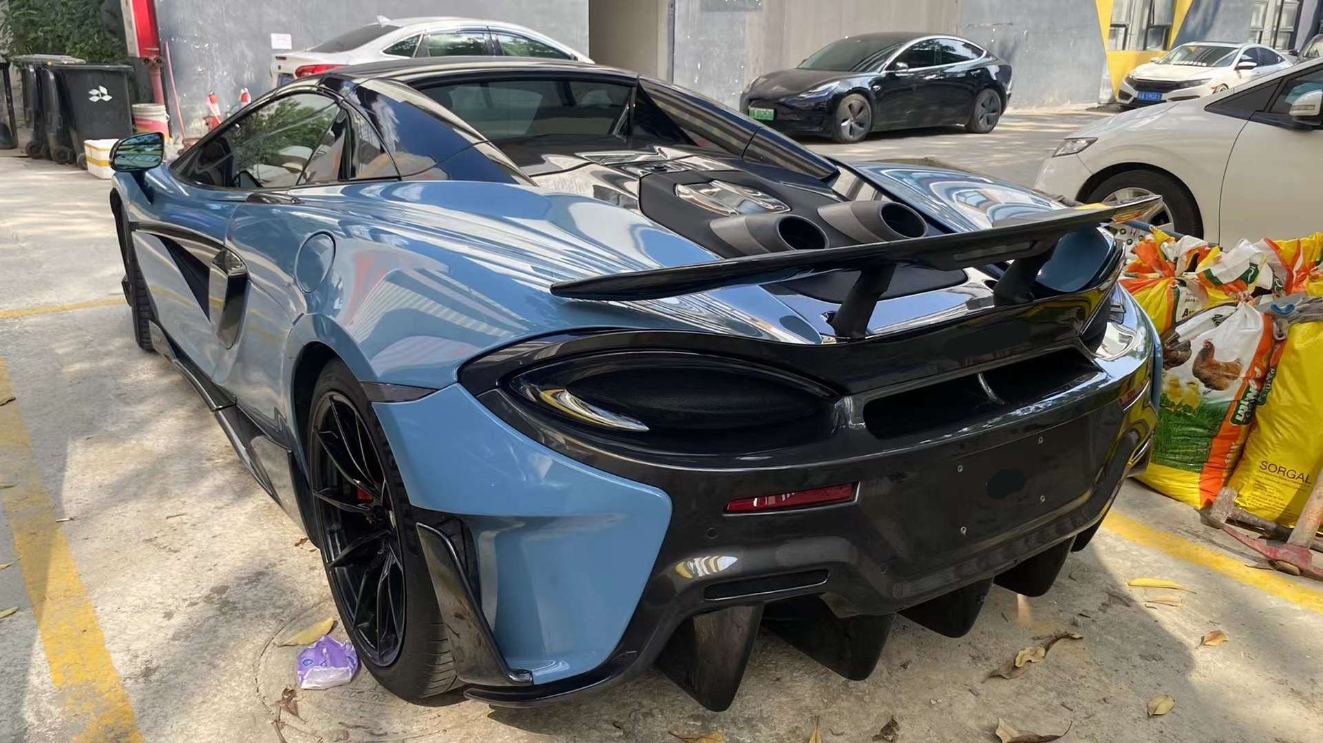 Carbon Fiber Conversion Body Kit For MCLAREN 570S 540C TO 600LT  Set Include:  Front Bumper Front Hood Rear Hood Rear Bumper Rear Spoiler Material: Carbon Fiber