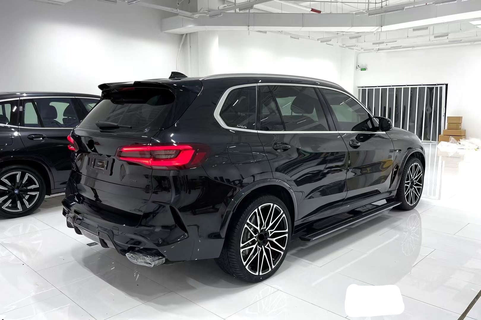 CONVERSION UPGRADE FACELIFT X5M BODY KIT FOR BMW X5 G05 2020+  Made in Taiwan  Set includes:  Front Bumper Assembly Fender Flares Side Skirts Rear Bumper Assembly Rear Diffuser Exhaust Tips