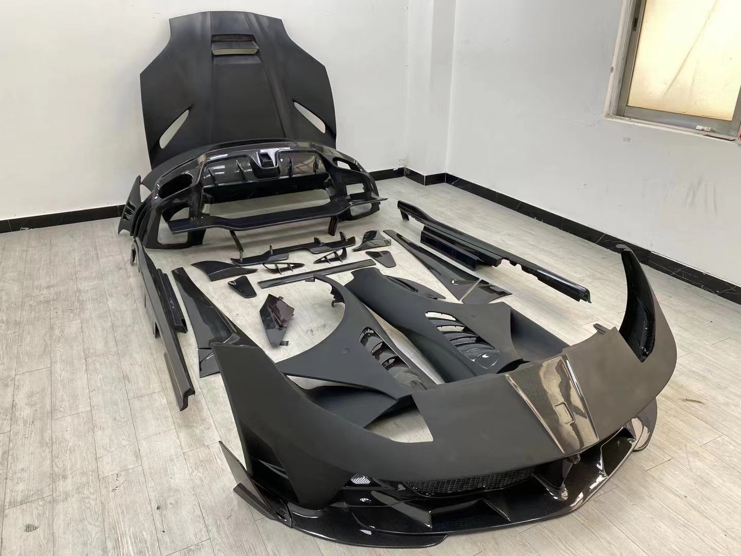 body kit MANSORY 812 SUPERFAST CARBON FIBER BODY KIT for FERRARI 812 2017+   Set include:  Front bumper Front hood bonnet Side fenders Side skirts Rear bumper Rear wing spoiler