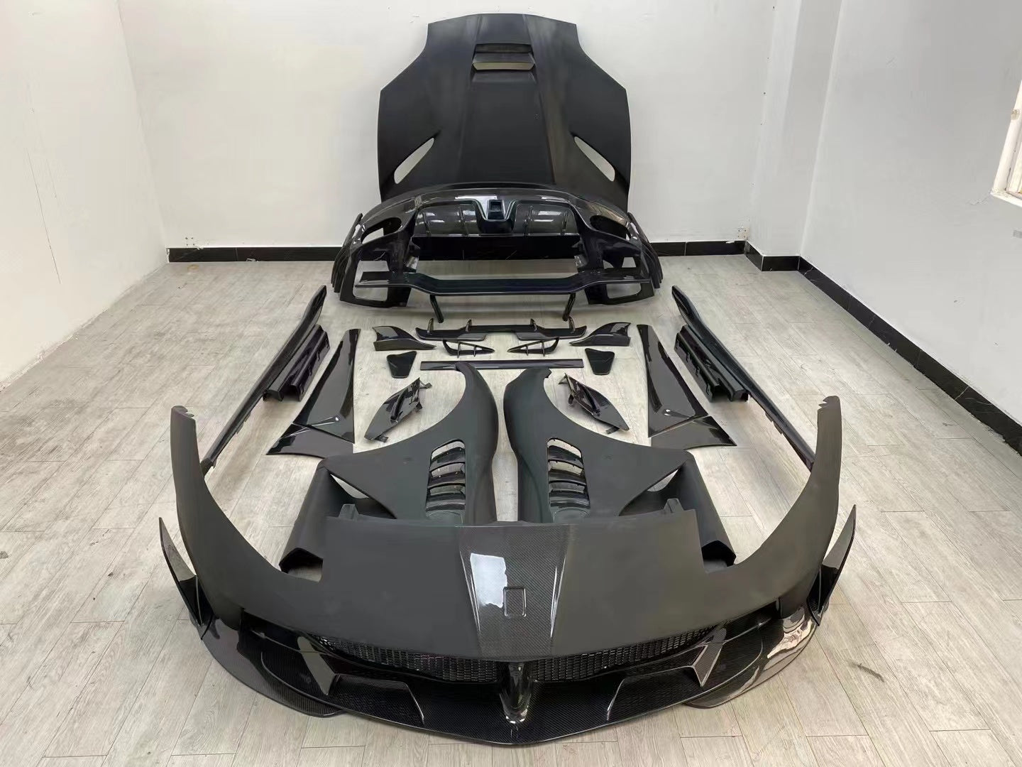 body kit MANSORY 812 SUPERFAST CARBON FIBER BODY KIT for FERRARI 812 2017+   Set include:  Front bumper Front hood bonnet Side fenders Side skirts Rear bumper Rear wing spoiler