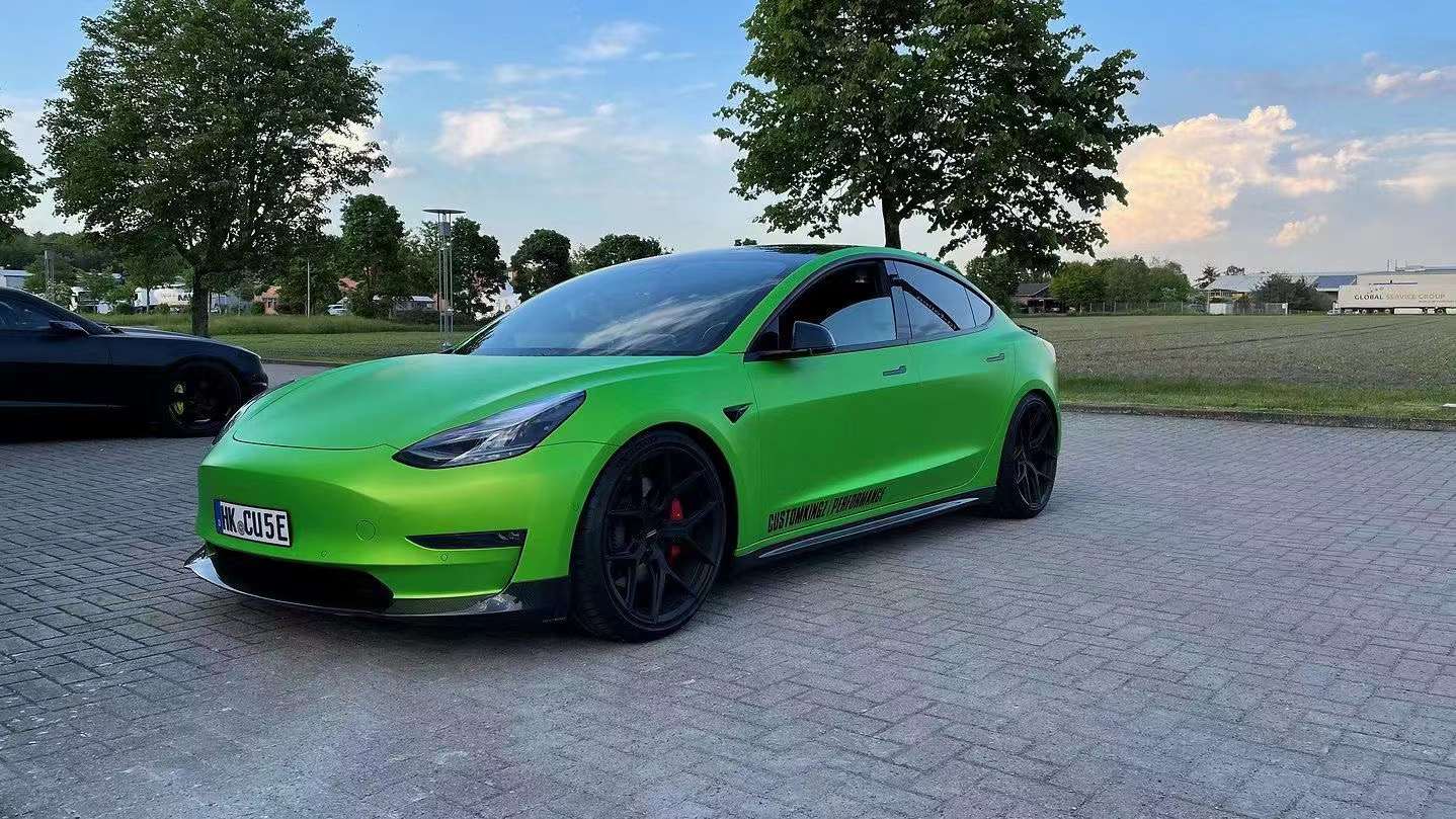 VORSTEINER DRY CARBON BODY KIT for Tesla Model 3  Set include:    Front lip Rear diffuser Spoiler Side Skirts Material: DRY Carbon