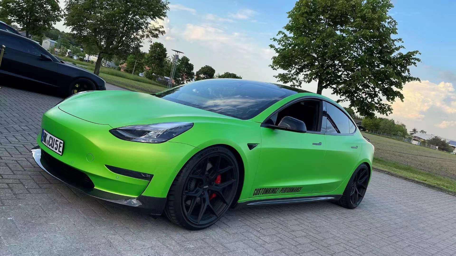 VORSTEINER DRY CARBON BODY KIT for Tesla Model 3  Set include:    Front lip Rear diffuser Spoiler Side Skirts Material: DRY Carbon