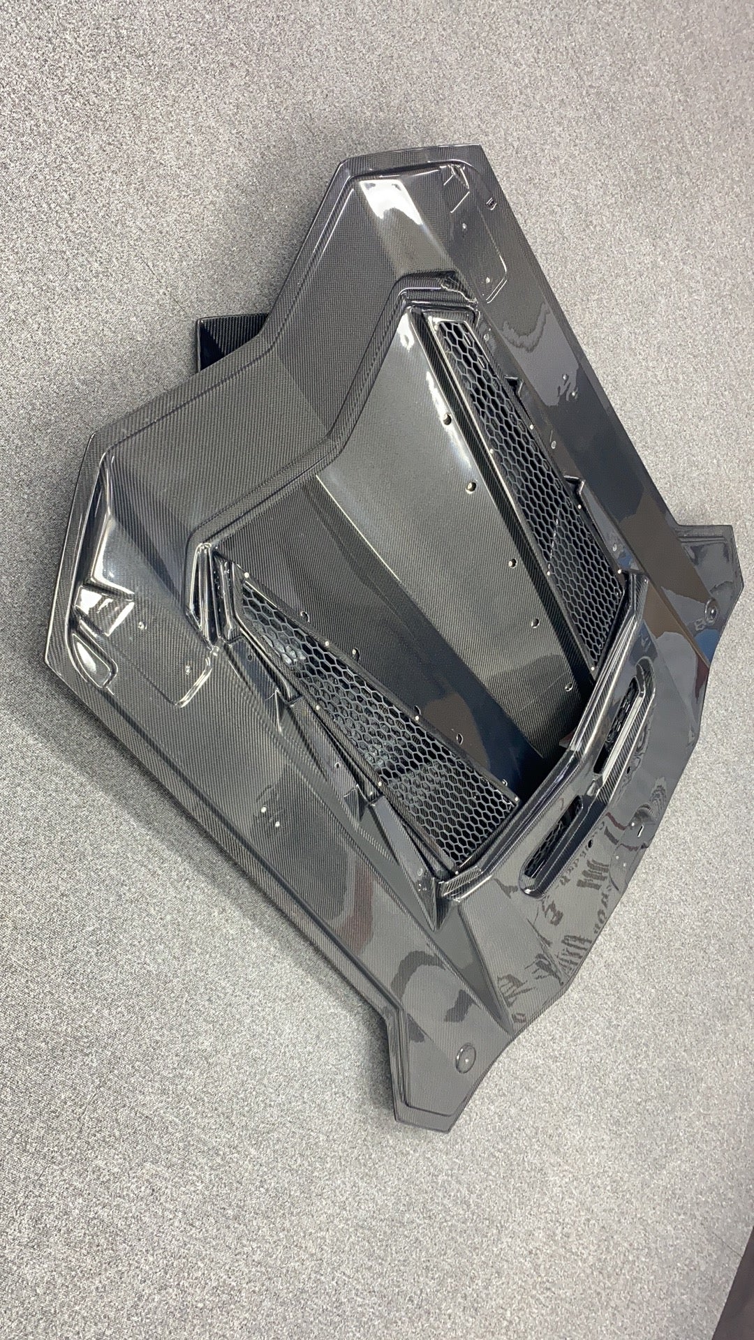 ENGINE COVER FOR AVENTADOR 2011+ Material: Real Carbon Fiber