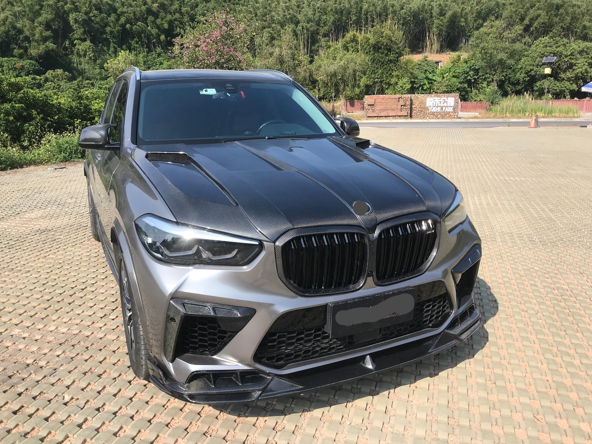 DRY CARBON BODY KIT for BMW X5M F95 2020 - 2023  Set includes:  Front Lip Front Canards Side Skirts Roof Spoiler Rear Spoiler Rear Diffuser