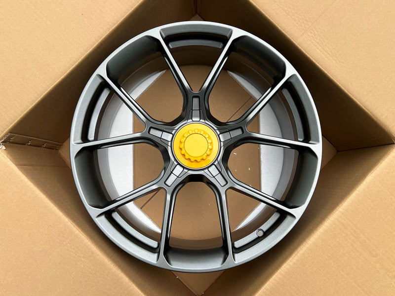 FORGED WHEELS WITH CENTERLOCK STYLE RIMS FOR MCLAREN 720S
