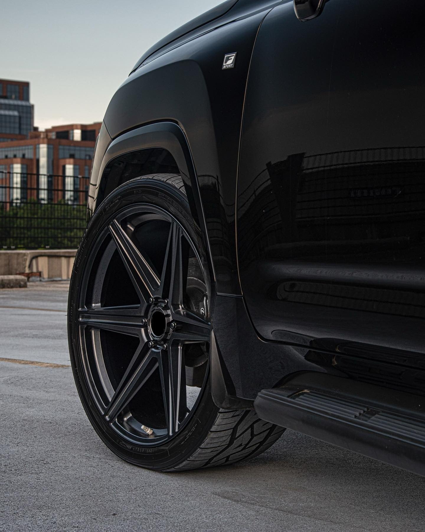 forgestar x6 Aftermarket Forged Wheels For LEXUS LX 600 LX600  Forza Performance Group - professional factory with high-technology production of forged wheels with split outer lip and inner barrel, step lip from 15 inch till 26 inches.  We can produce this wheel design or your wheel design in OEM wheels fitment specs  Or can produce in any wheels fitment specs as your requirements, we can provide and help you with wheels fitment question to your car.