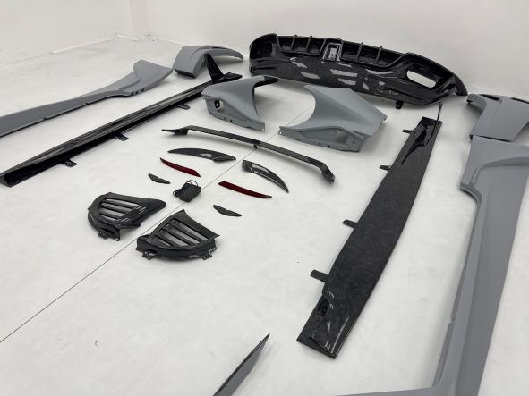 MANSORY CYRUS FORGED CARBON BODY KIT FOR ASTON MARTIN DB 11