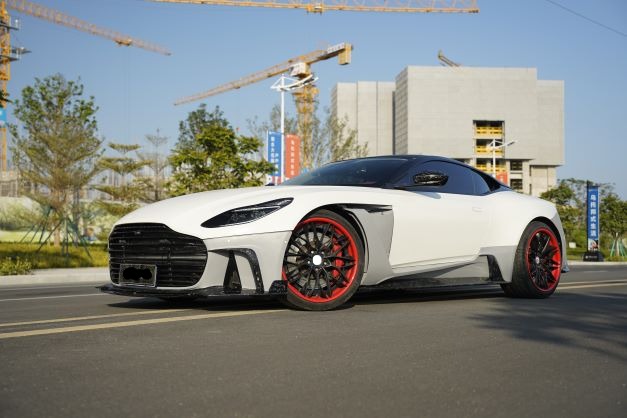 MANSORY CYRUS FORGED CARBON BODY KIT FOR ASTON MARTIN DB 11