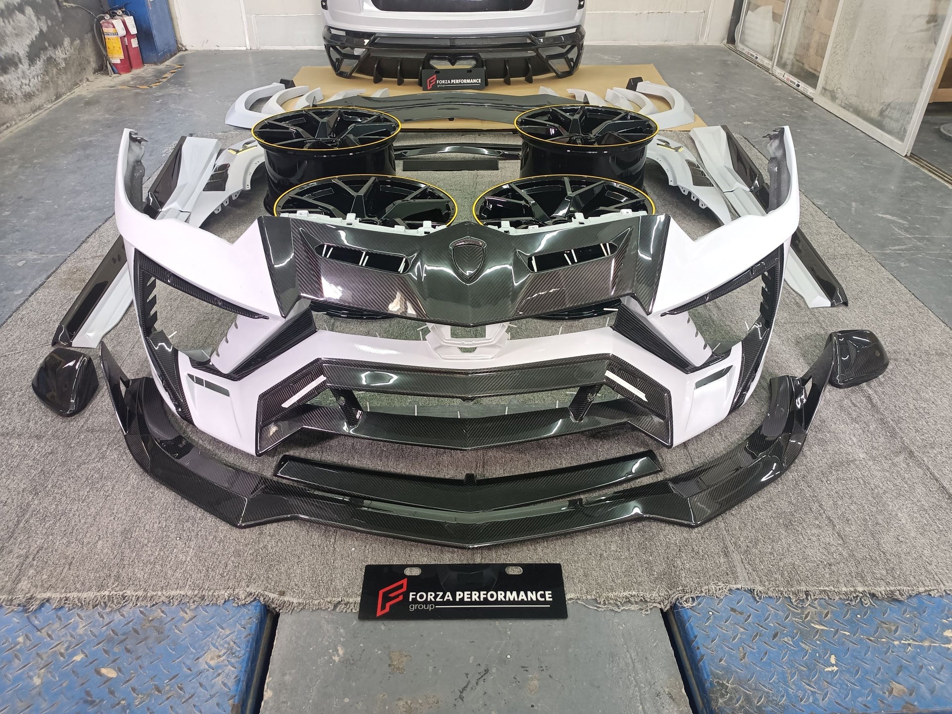 Carbon Wide Body Kit For Lamborghini Urus With Forged Wheels
Set includes:
Front Bumper Assembly
Front Lip
Hood/Bonnet
Mirror Covers
Side Fenders
Side Fender Vents
Side Skirts
Rear Bumper Assembly
Rear Diffuser
Trank Spoiler
Spoiler/Wing
Material: Carbon
Note: Professional installation is required
CONTACT US FOR PRICING
Payment ►
Visa
Mastercard
PayPal with a credit card (add 4.4% at checkout)
Payoneer
Cryptocurrency
Shipment ►
By express DHL/UPS/TNT/FedEx
To the local international airport
Special