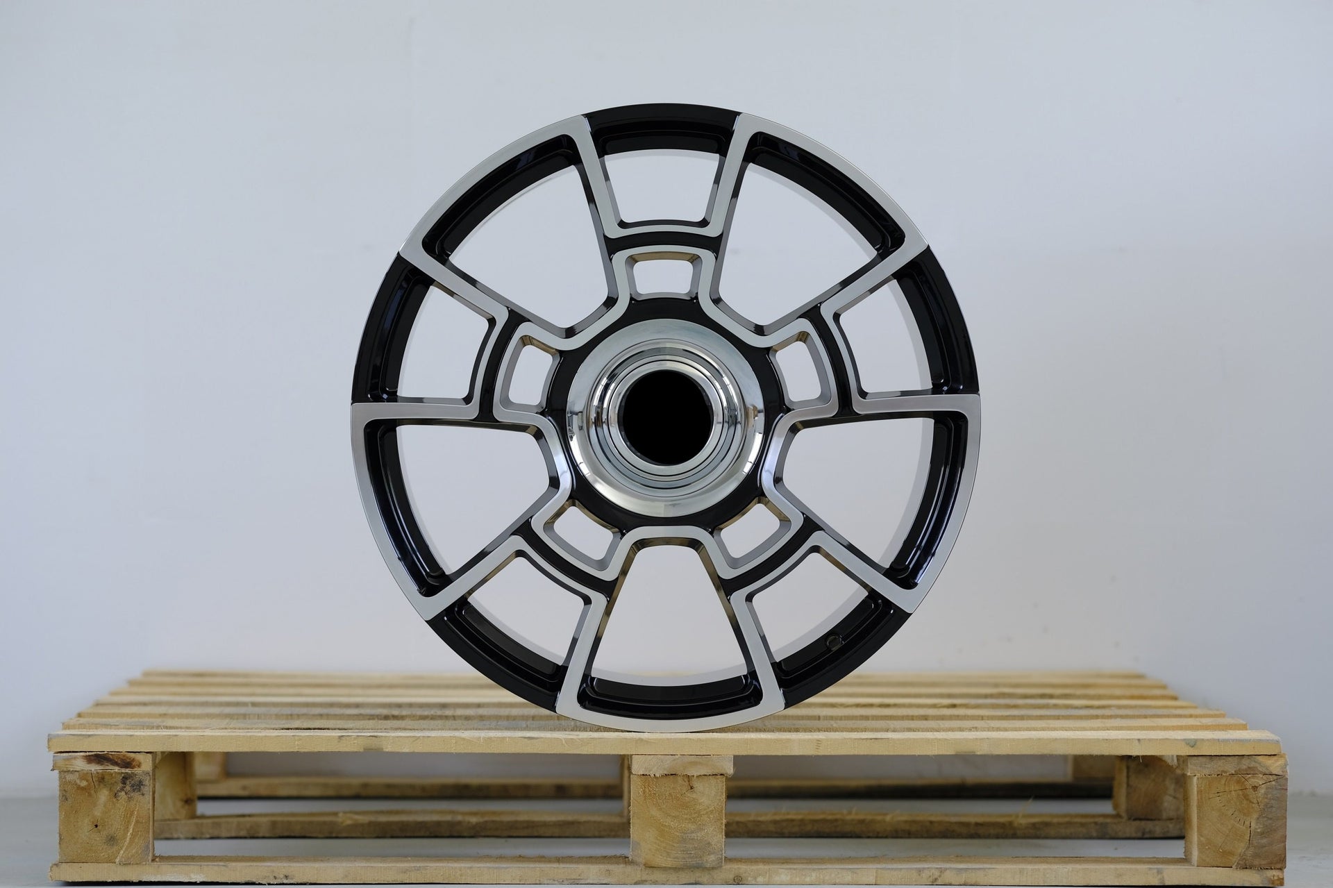 Forged Wheels for ROLLS-ROYCE SPECTRE Black Badge Cullinan, Ghost, Dawn, Wraith, Phantom, Drophead RR06