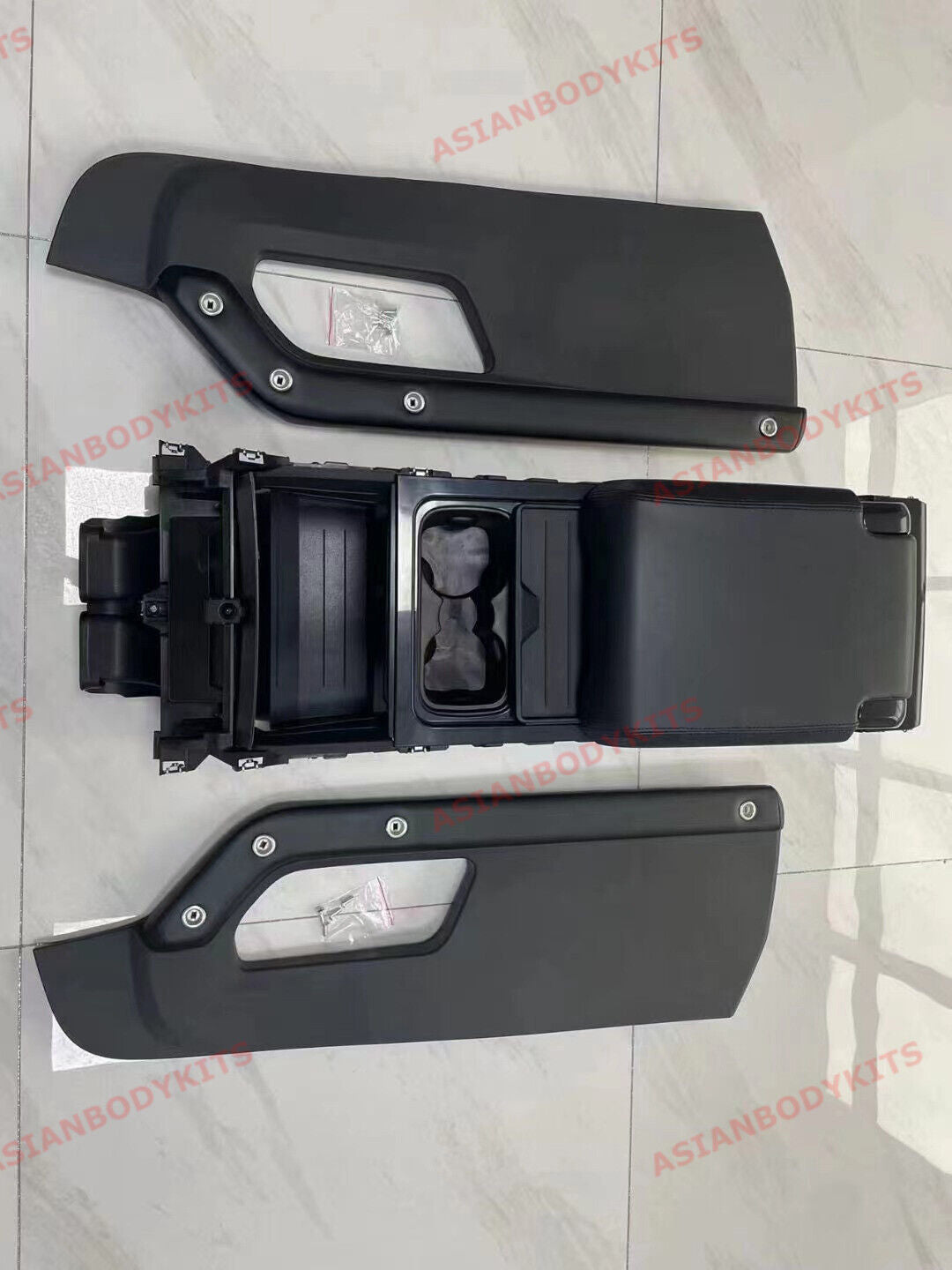 Middle Armrest Console Box For Land Rover Defender L663 2019+ Set include: Armrest Console Box Material: ABS plastics Note: Professional installation is required