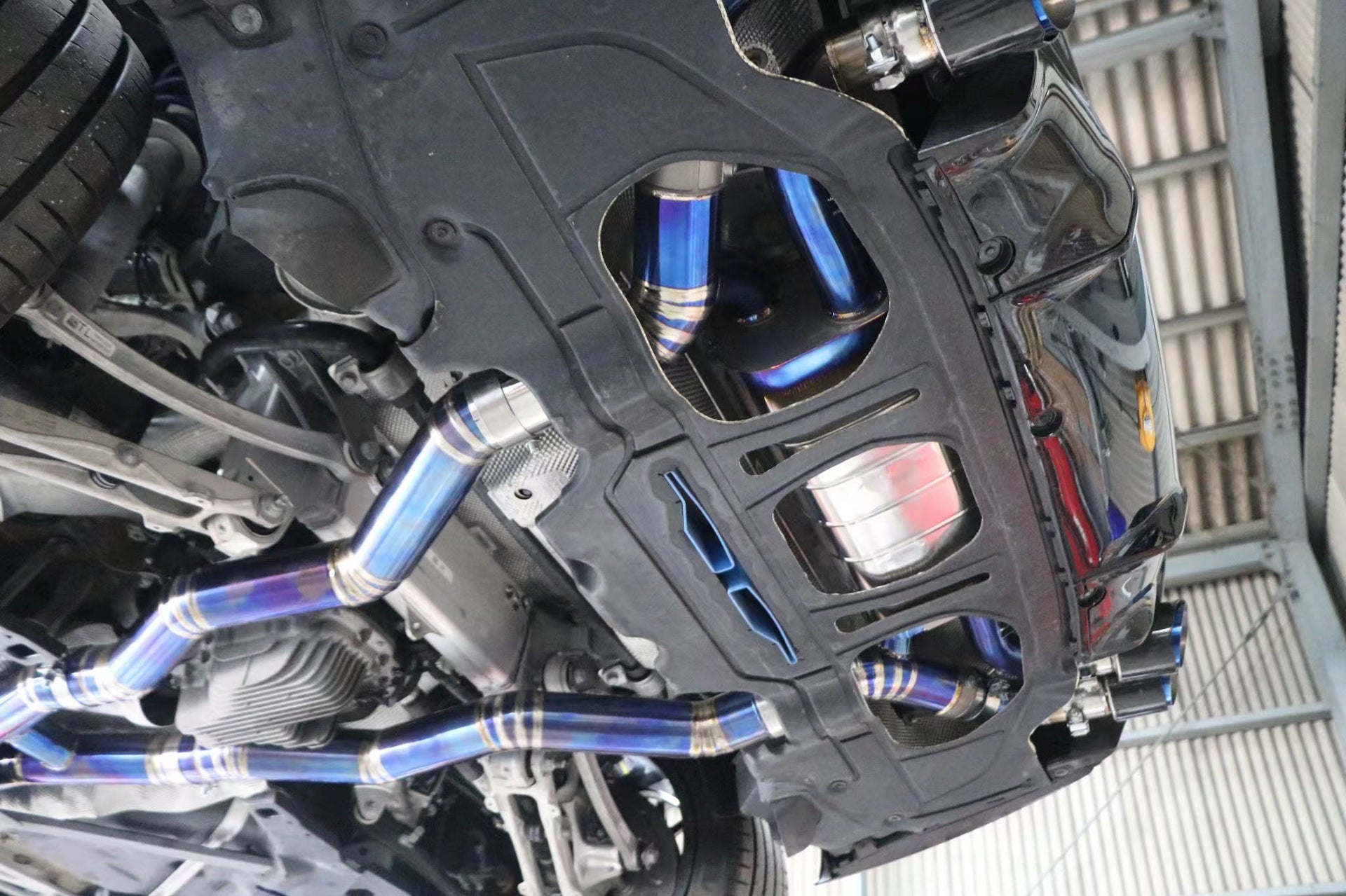 Aggressive Sporty Sound Valved Exhaust Catback Muffler For BMW M8 F93 Gran Coupe 2019+ 4.4L  Set include:  Center pipes Muffler with valves The valve control unit and remote controller Material: Stainless steel  Production time: 10 days  NOTE: Professional installation is required.