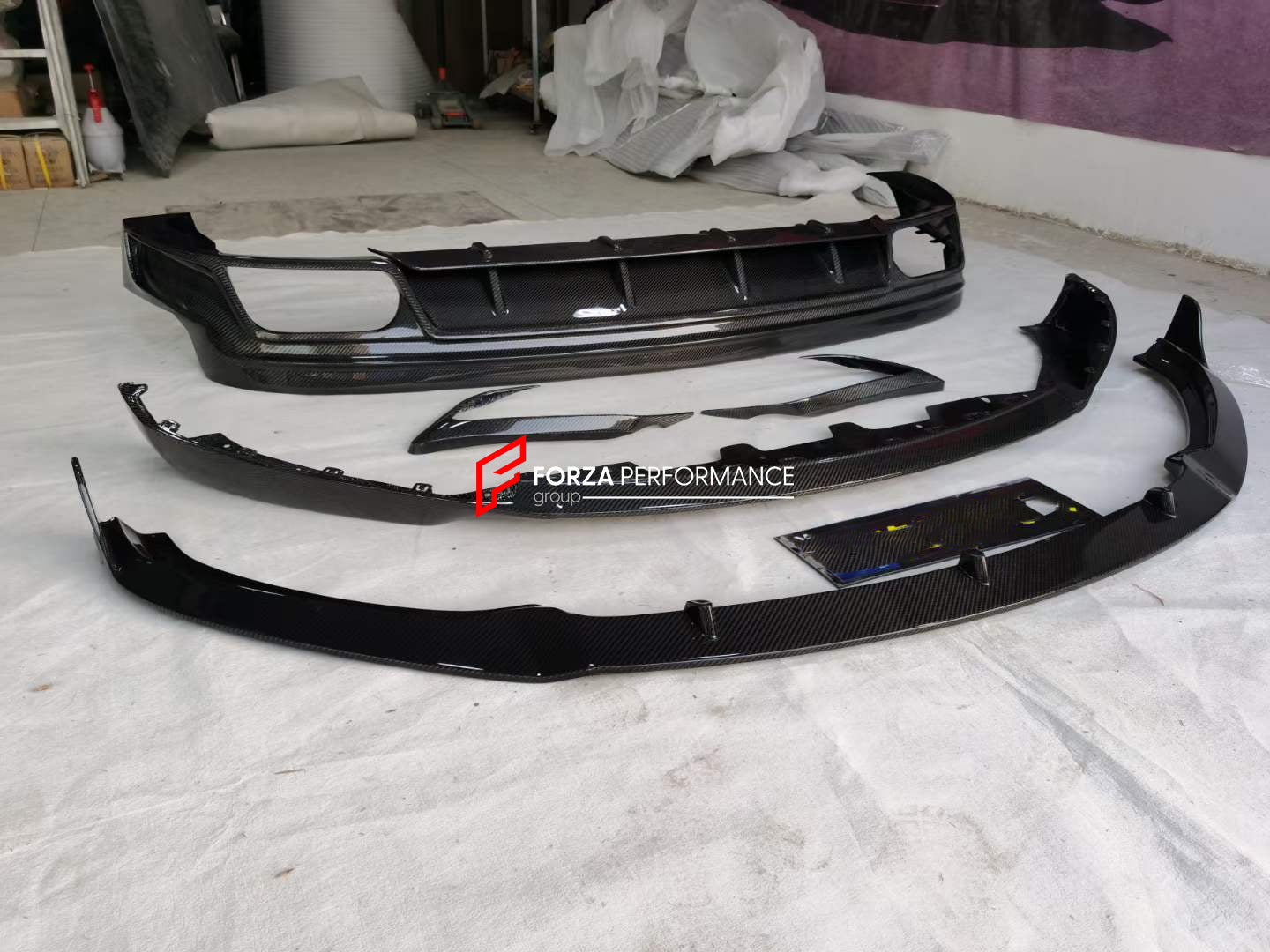 CARBON BODY KIT for MASERATI LEVANTE 2016+  Set includes:  Front Lip Side Skirts Roof Spoiler Rear Diffuser