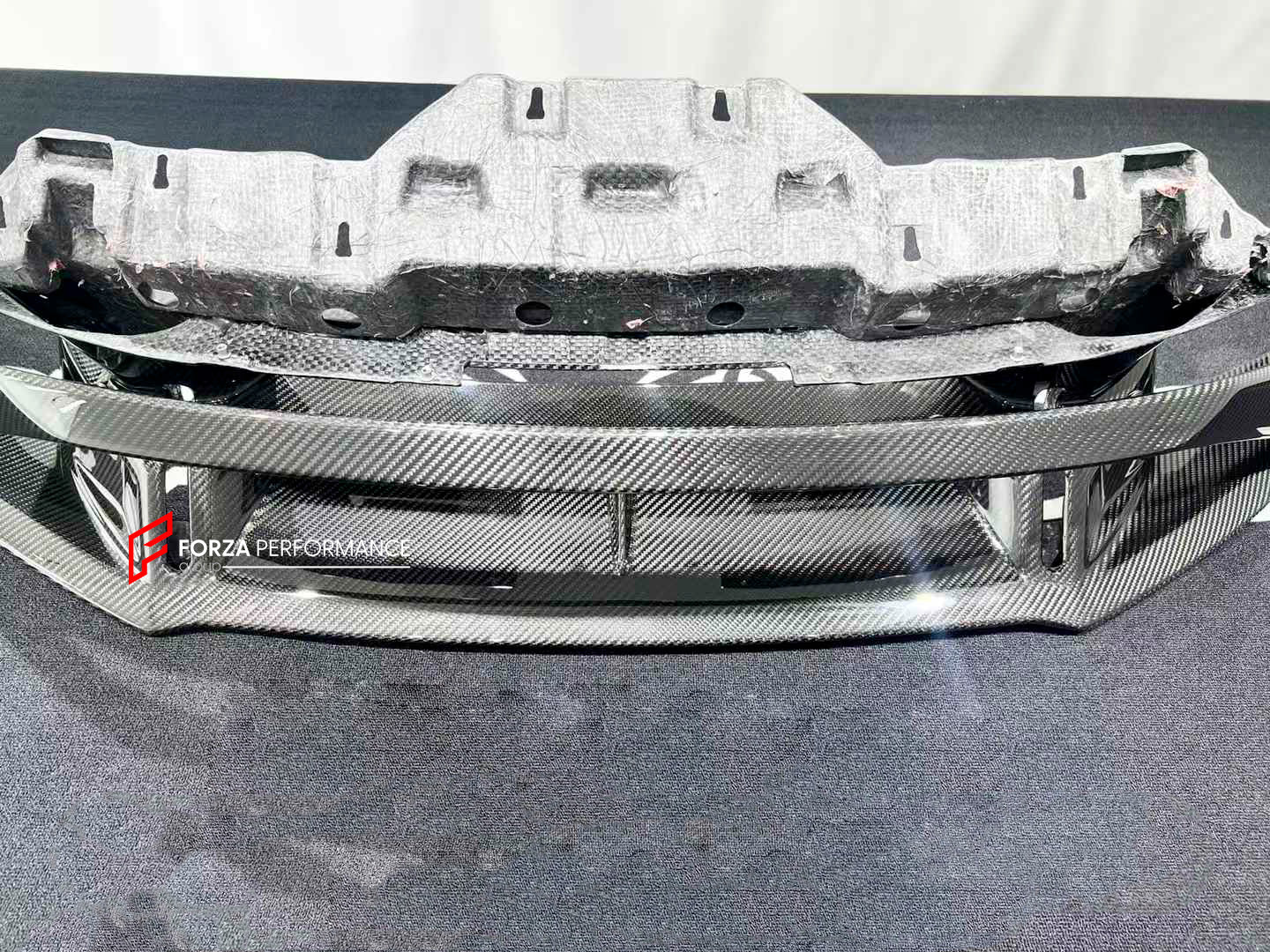 DRY CARBON DOWN FRONT LIP for LAMBORGHINI HURACAN STO 2021+

Set includes:
Front Lip

Material;Carbon Fiber

NOTE: Professional installation is required