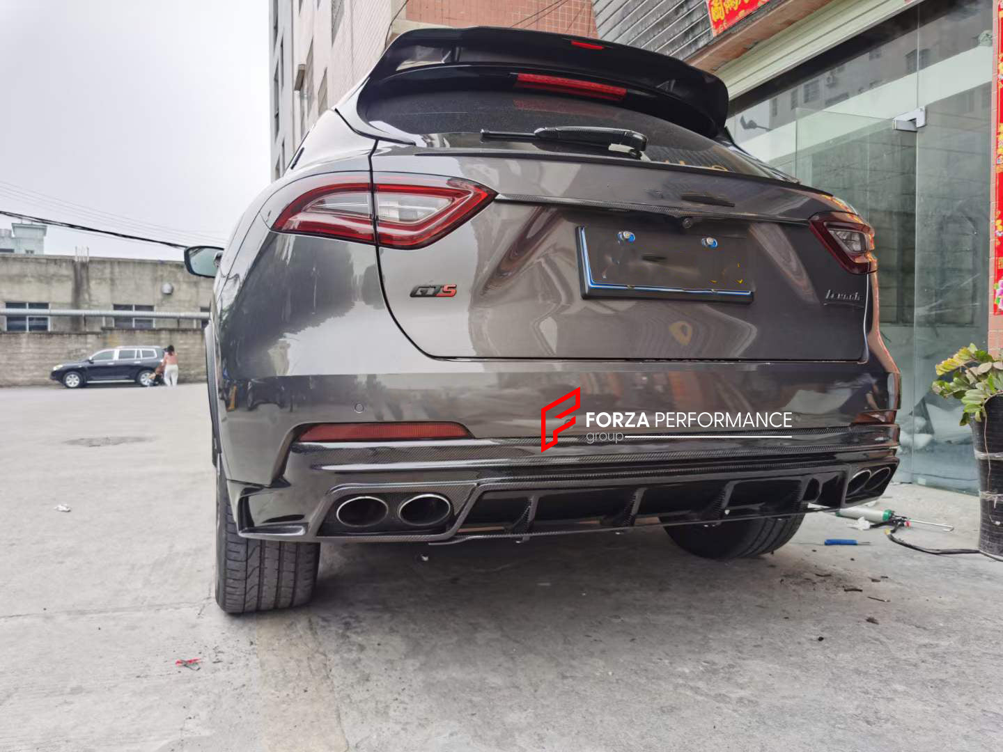 CARBON BODY KIT for MASERATI LEVANTE 2016+  Set includes:  Front Lip Side Skirts Roof Spoiler Rear Diffuser