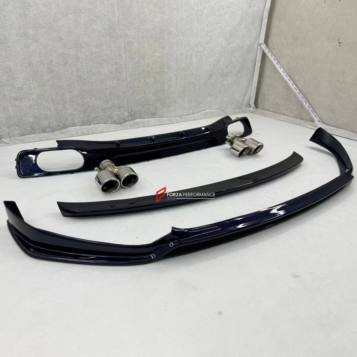 AERO KIT for BMW G12 7 SERIES 2016+ FORZA PERFORMANCE custom fit BMW G12 ALPINA style
Set includes:

Front Lip
Ducktail Spoiler
Rear Diffuser
Exhaust Tips
Material: Plastiс

NOTE: Professional installation is required