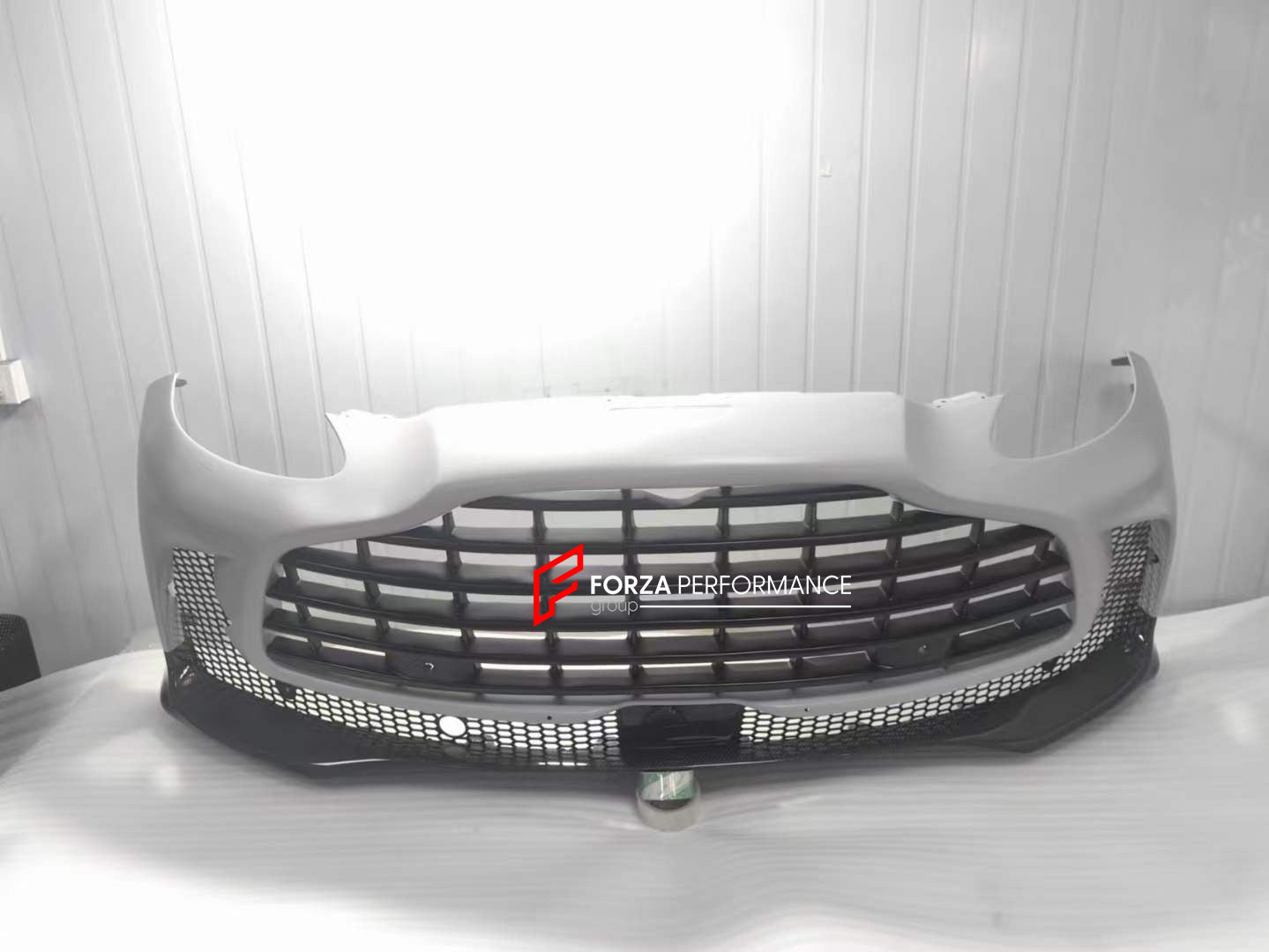 DBX707 DRY CARBON BODY KIT for ASTON MARTIN DBX  Set includes:  Front Bumper Front Lip Side Skirts Rear Bumper Rear Diffuser