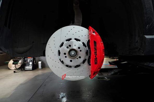 In the photos above you can see an installed Forza Performance Group set of large front brakes for the MERCEDES-BENZ GLE 53 W167 2018 with 400x38mm brake discs by 20-inch brake rotors.  Current set includes:  2x Brake calipers AMG 2x Brake discs 400x38mm  2x Brake caliper adapters 4x Brake Pads  2x Brake hoses and installation kits with nipples