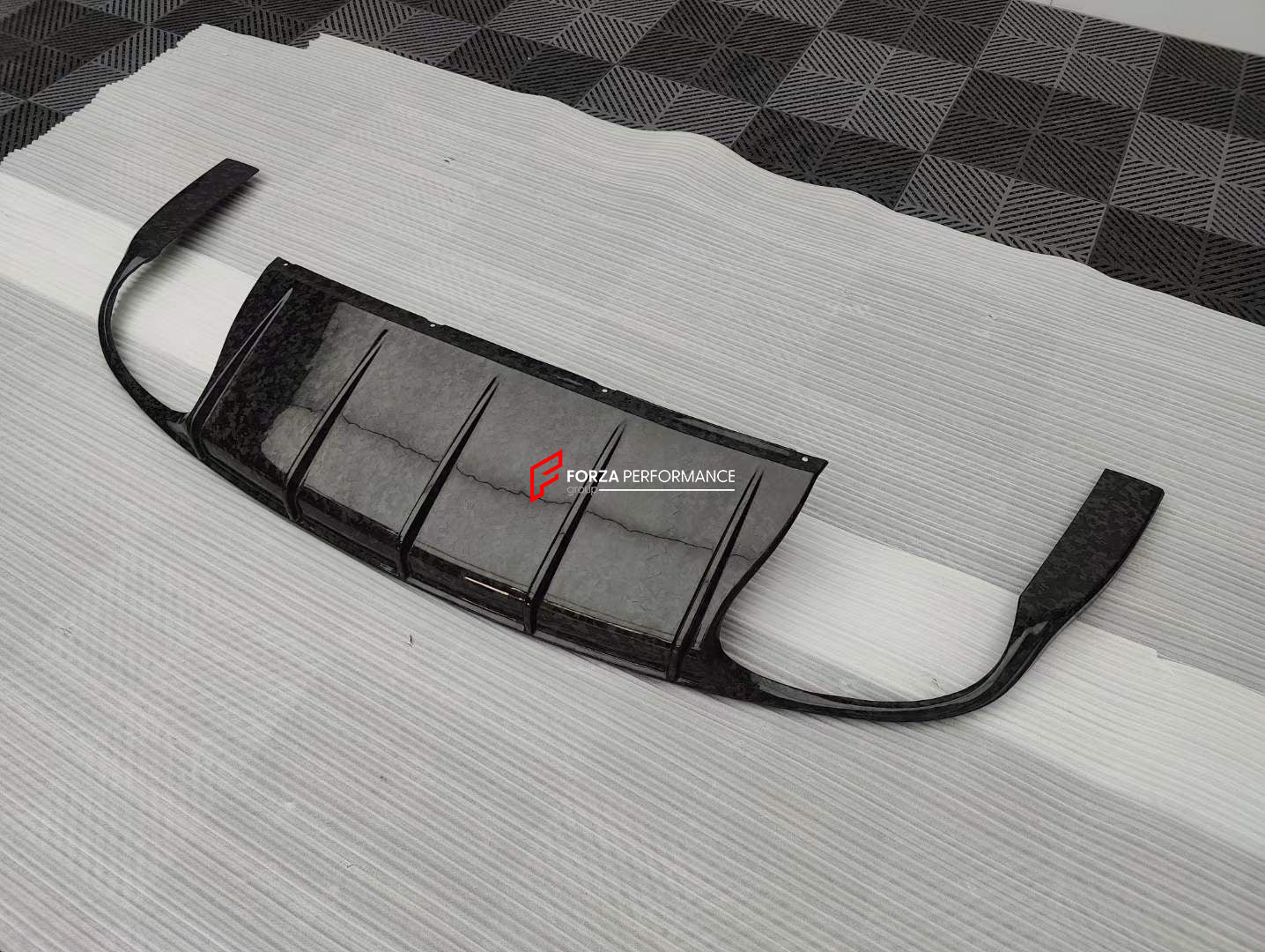 CARBON BODY KIT for BENTLEY BENTAYGA 2020+  Set includes:  Front Lip Front Canards Side Skirts Rear Diffuser Rear Spoiler