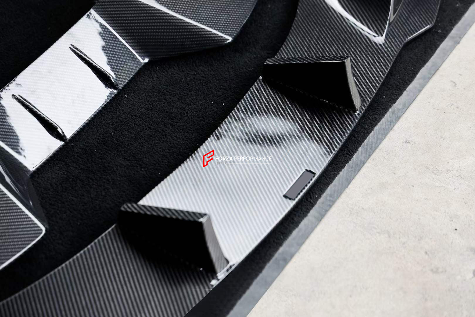 CARBON BODY KIT for BMW X5 G05 G18 2018 - 2023  Set includes:  Front Lip Front Air Vent Covers Side Mirror Covers Side Fender Air Vent Covers Roof Spoiler Rear Diffuser