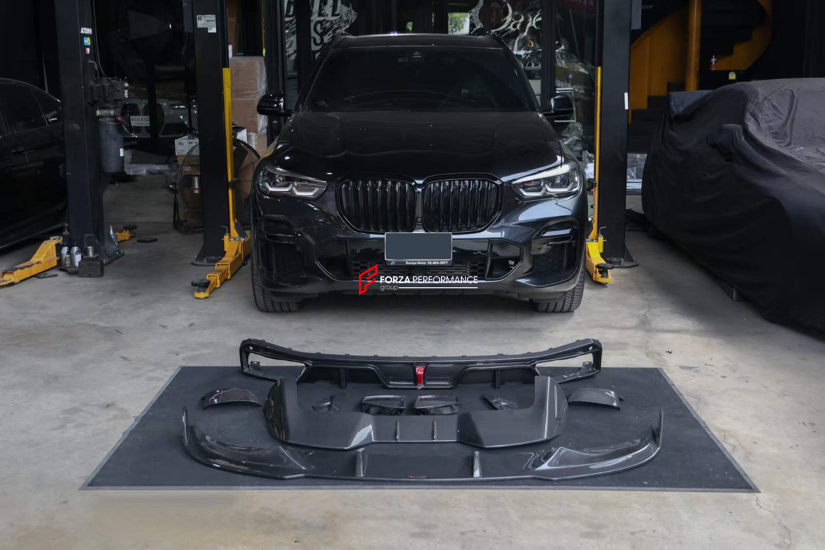CARBON BODY KIT for BMW X5 G05 G18 2018 - 2023  Set includes:  Front Lip Front Air Vent Covers Side Mirror Covers Side Fender Air Vent Covers Roof Spoiler Rear Diffuser