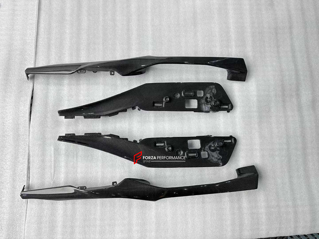 CARBON INTERIOR FRONT TUNNEL CENTER CONSOLE BOX for FERRARI 296 GTB/GTS   Set includes: Center Console Box