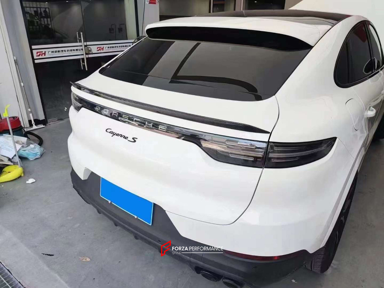 CARBON REAR MIDDLE SPOILER for PORSCHE CAYENNE E3 9Y LCI 2023+  Set includes:  Rear Middle Spoiler
